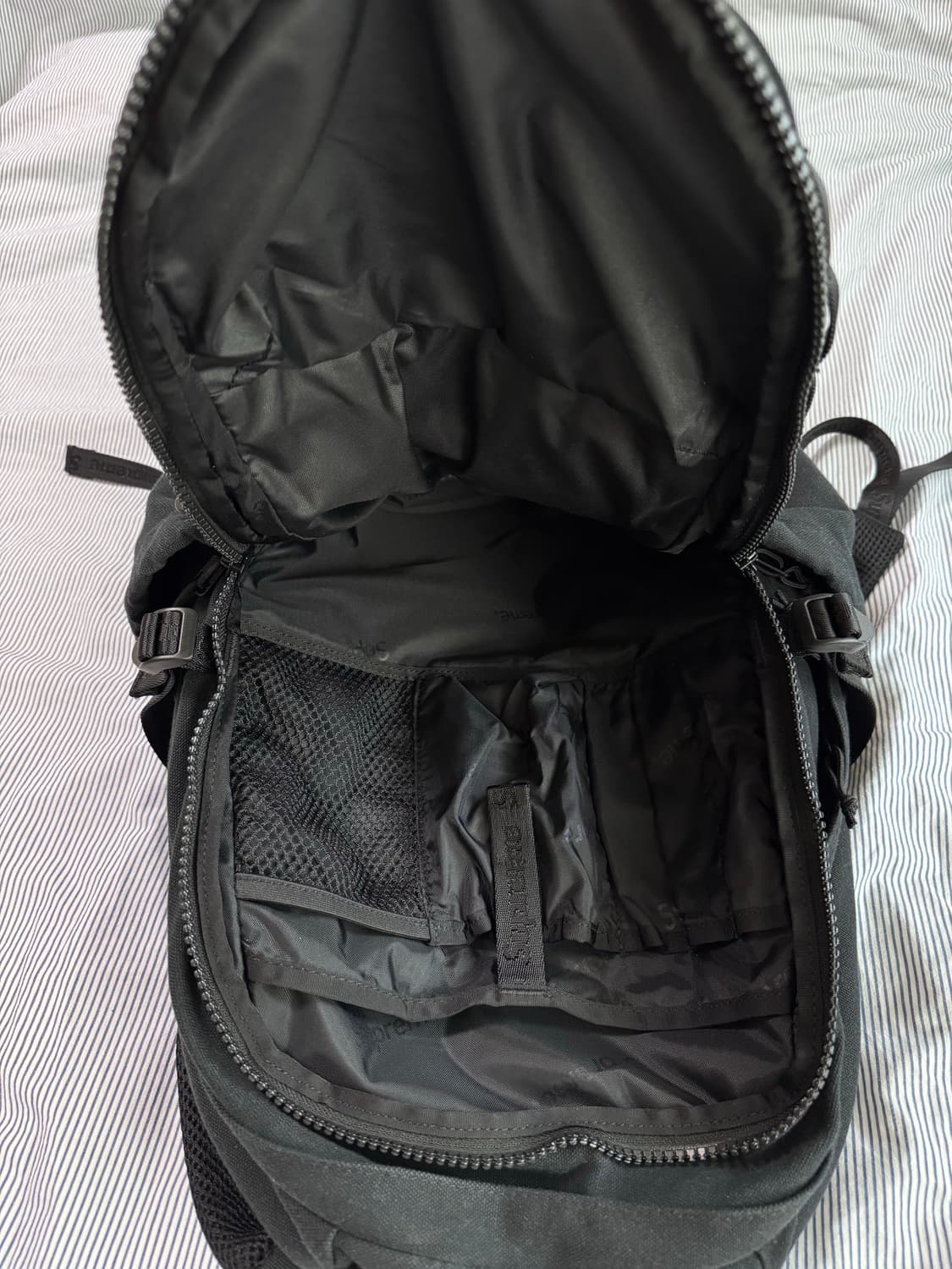 슈프림 백팩 블랙 25ss 상품이미지10