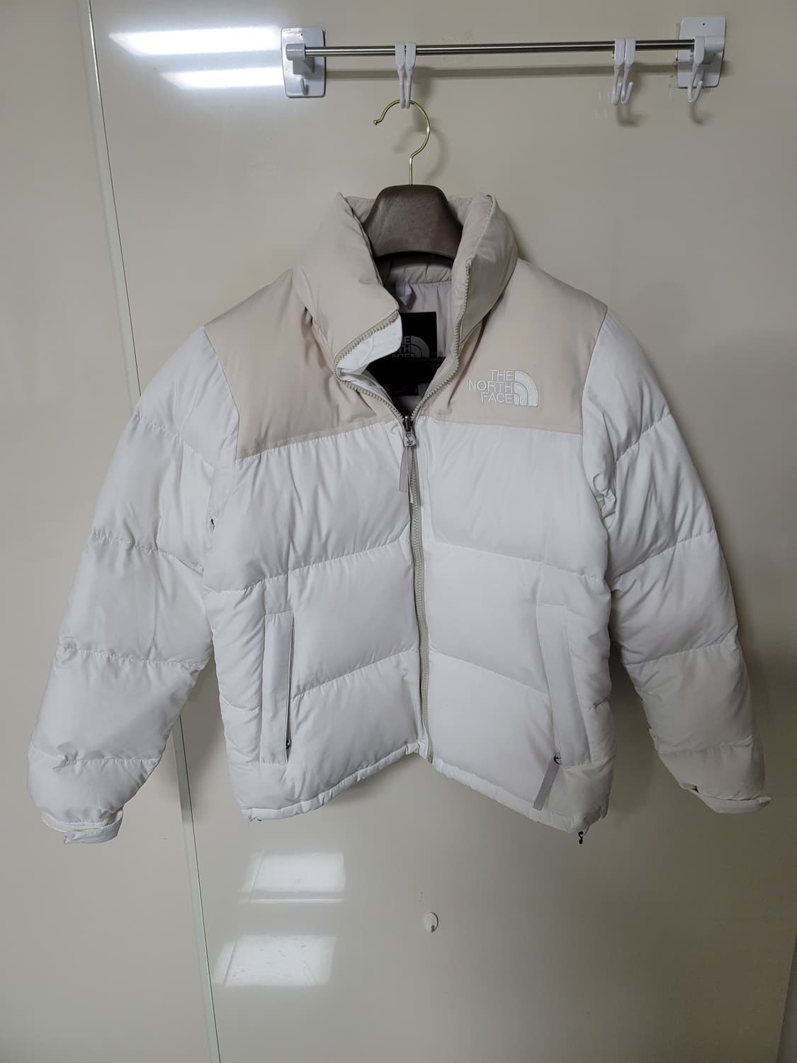 노스페이스 600 눕시 화이트 해외s 95사이즈 상태굿

 상품이미지1