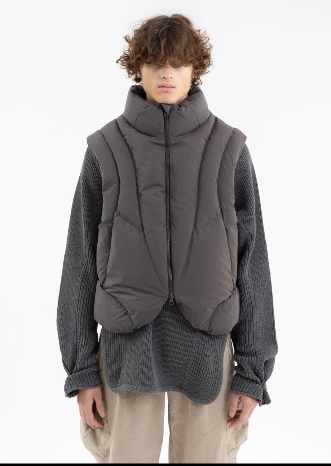 혜인서 패디드 베스트 차콜 상품이미지1