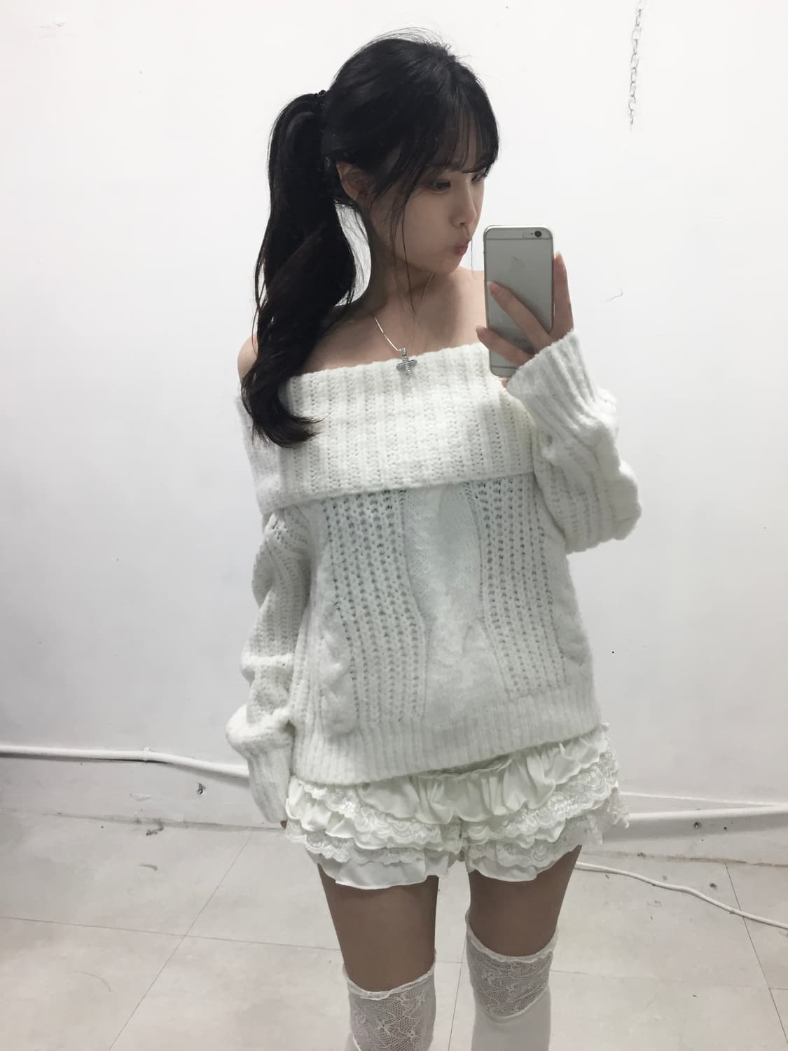 [CECIL MCBEE] 세실맥비 로걀 달천깔 오프숄더 니트 상품이미지1