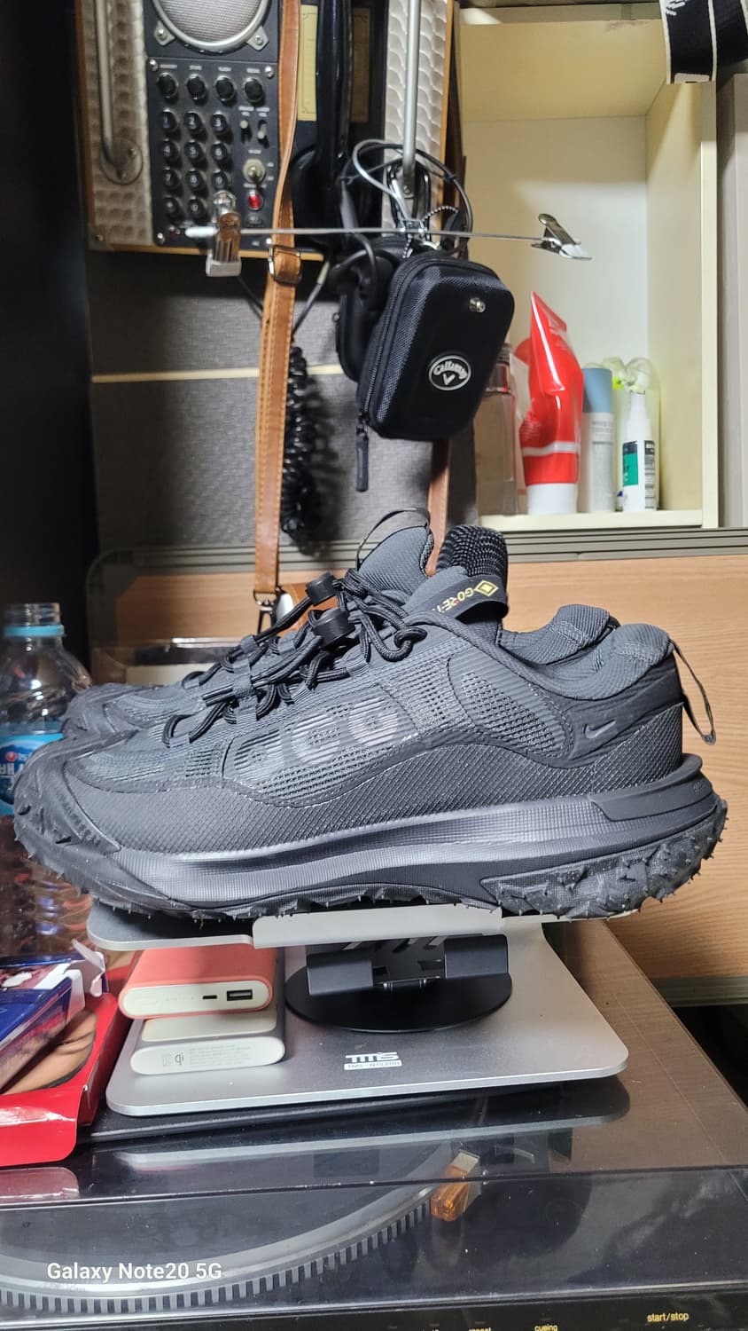 나이키 마운틴  플라이2 로우 스니커즈 상품이미지1