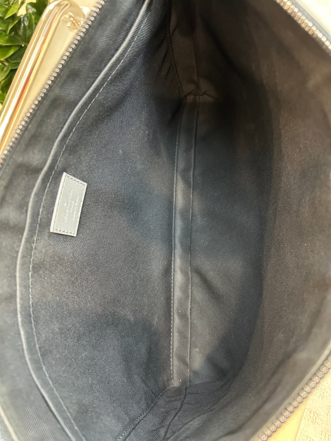 [정품/중고] 루이비통 포쉐트 디스커버리 모노그램 쉐도우 앙트라시트 클러 상품이미지7