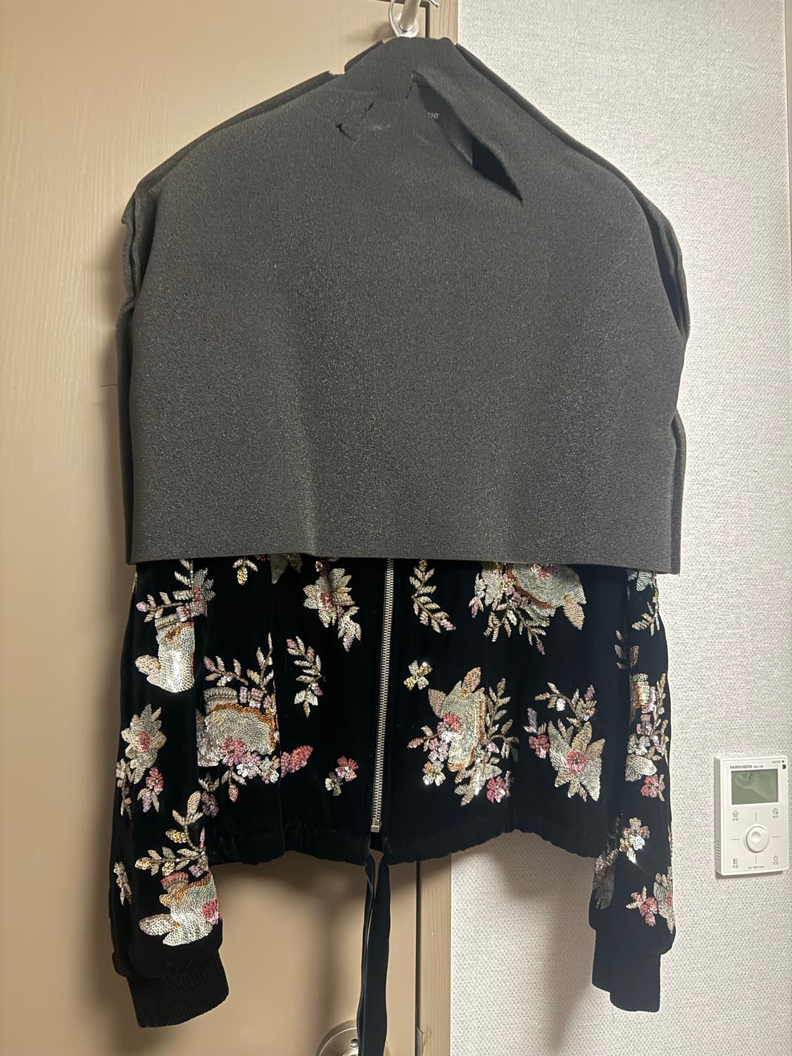 (BTS V 착장)생로랑 바시티 블랙 자켓 상품이미지8