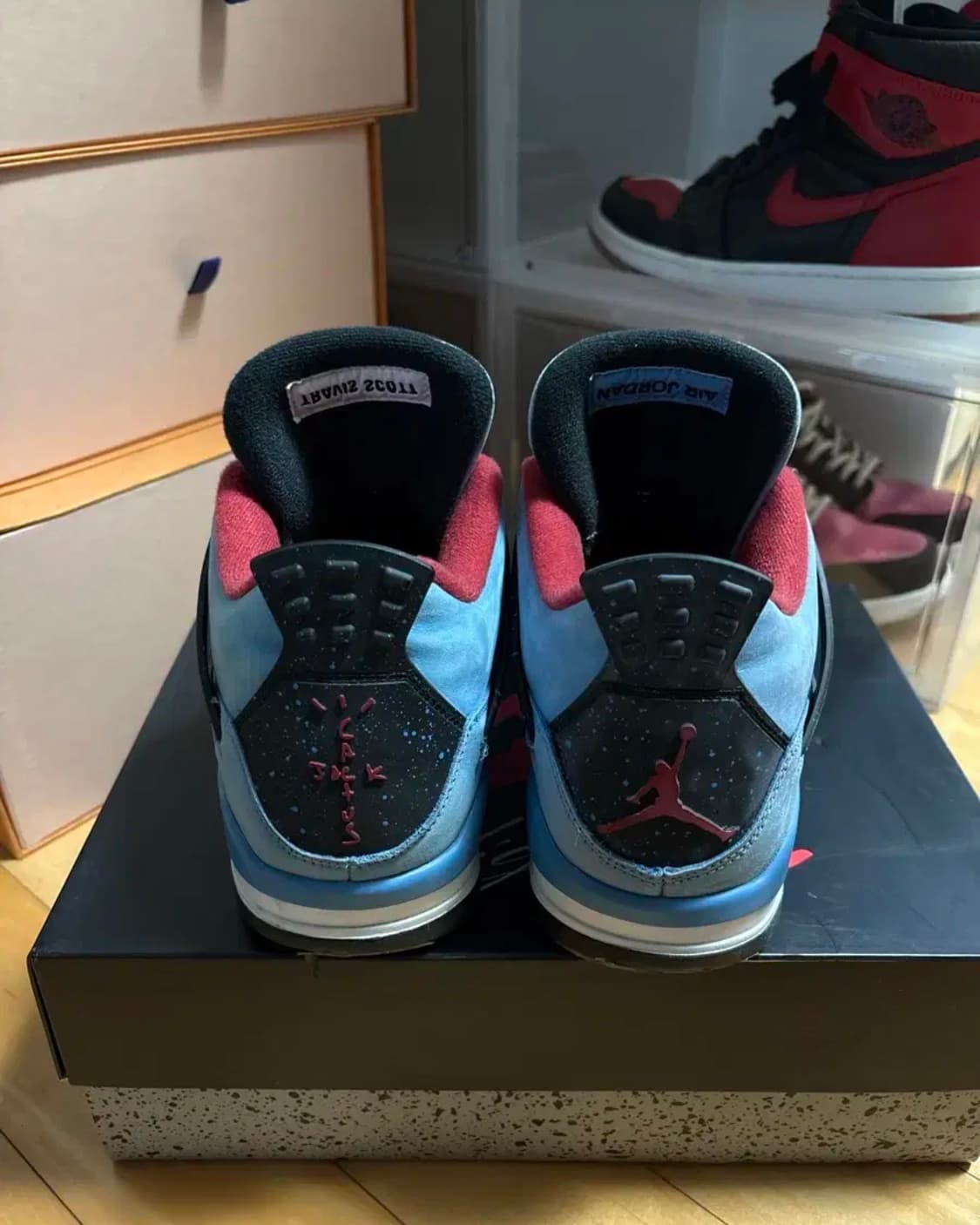 트래비스 스캇 조던 4 285 상품이미지3