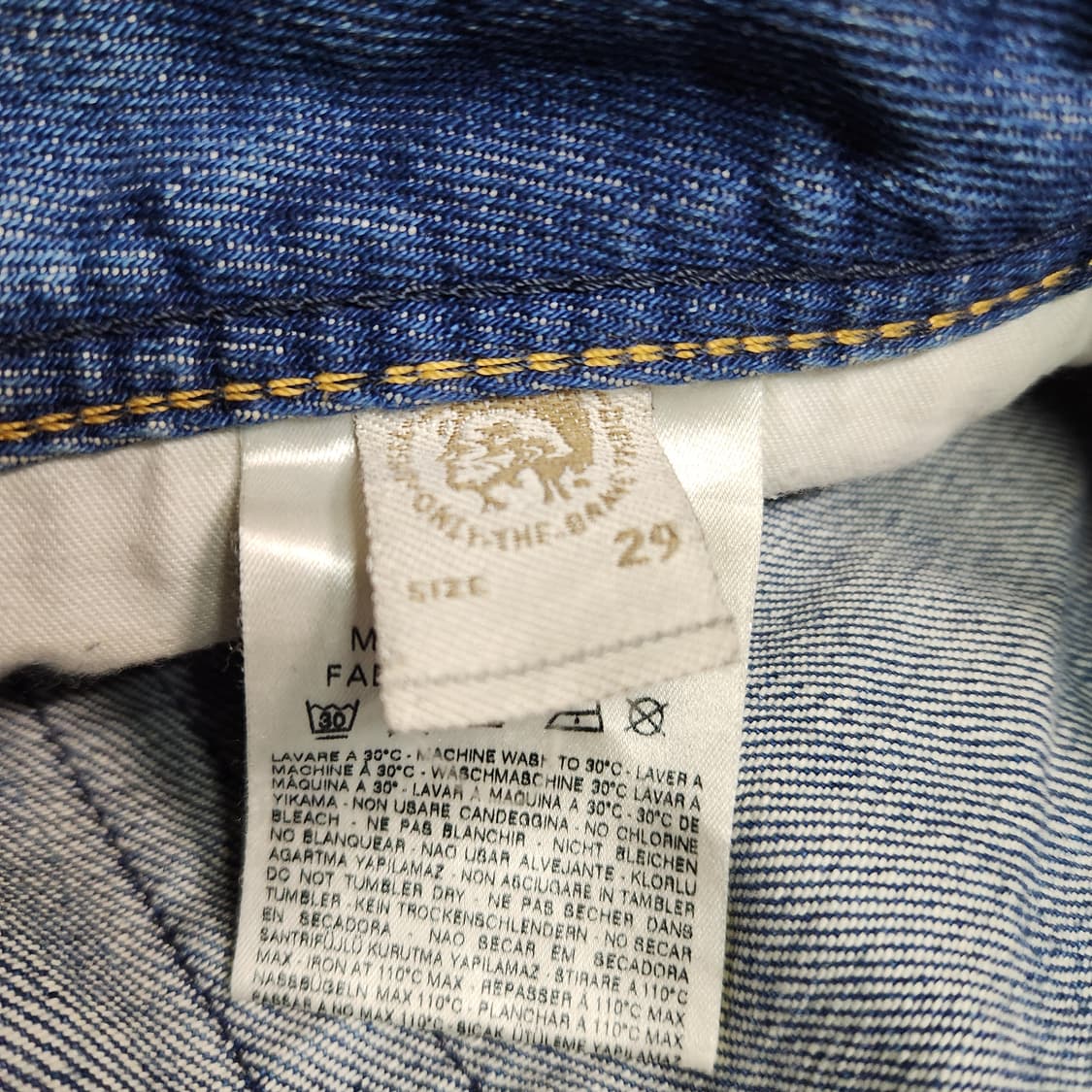 H602 [29] 디젤 ZATHAN 부츠컷 청바지
 상품이미지9