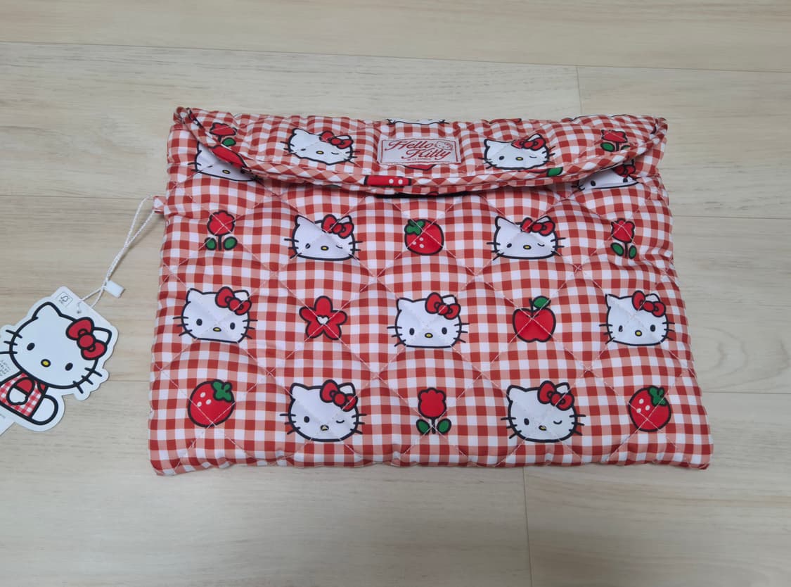 스파오 산리오 헬로키티 노트북 파우치 상품이미지1