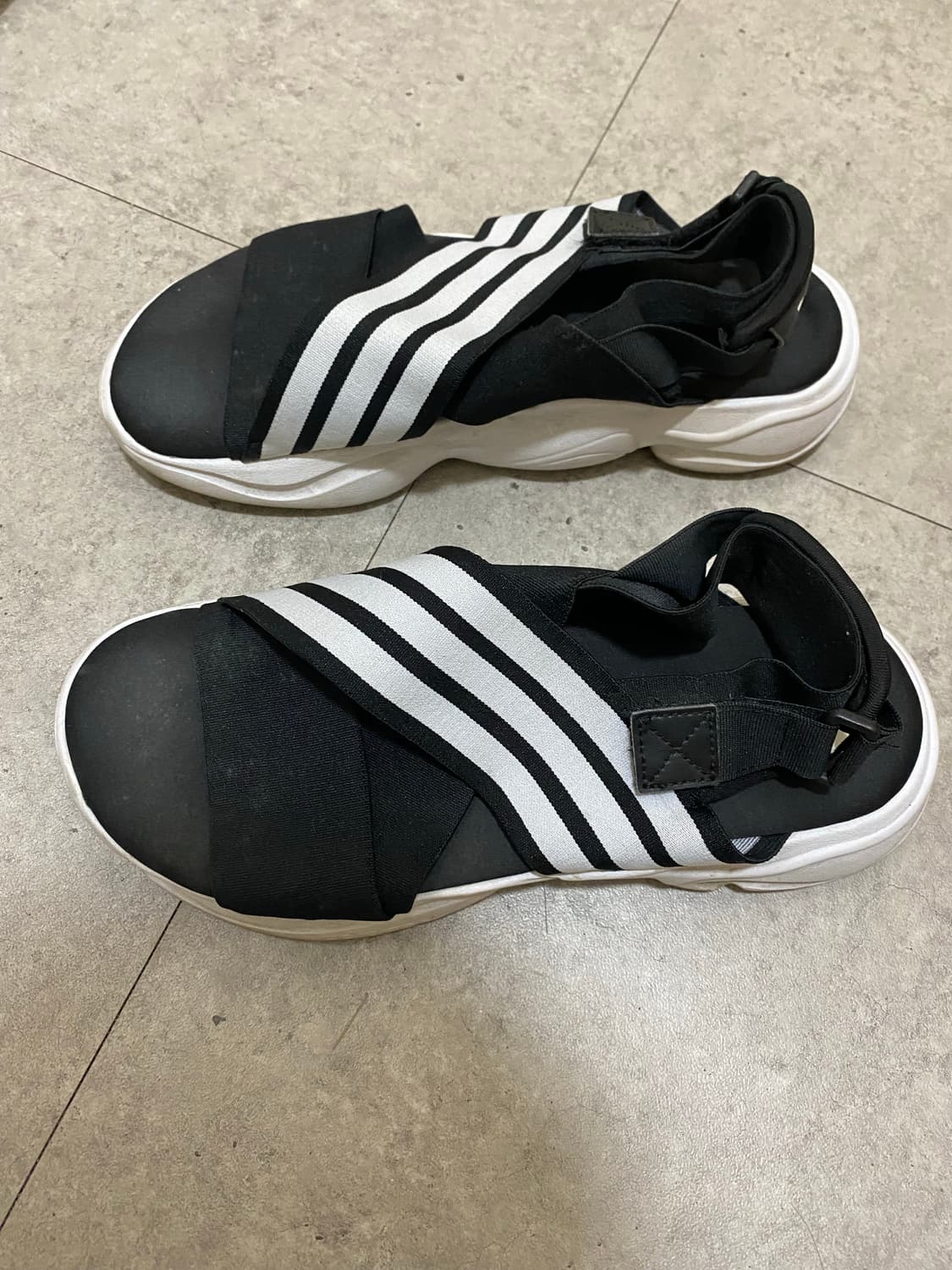 아디다스 매그머 샌들 블랙 화이트 275 상품이미지3