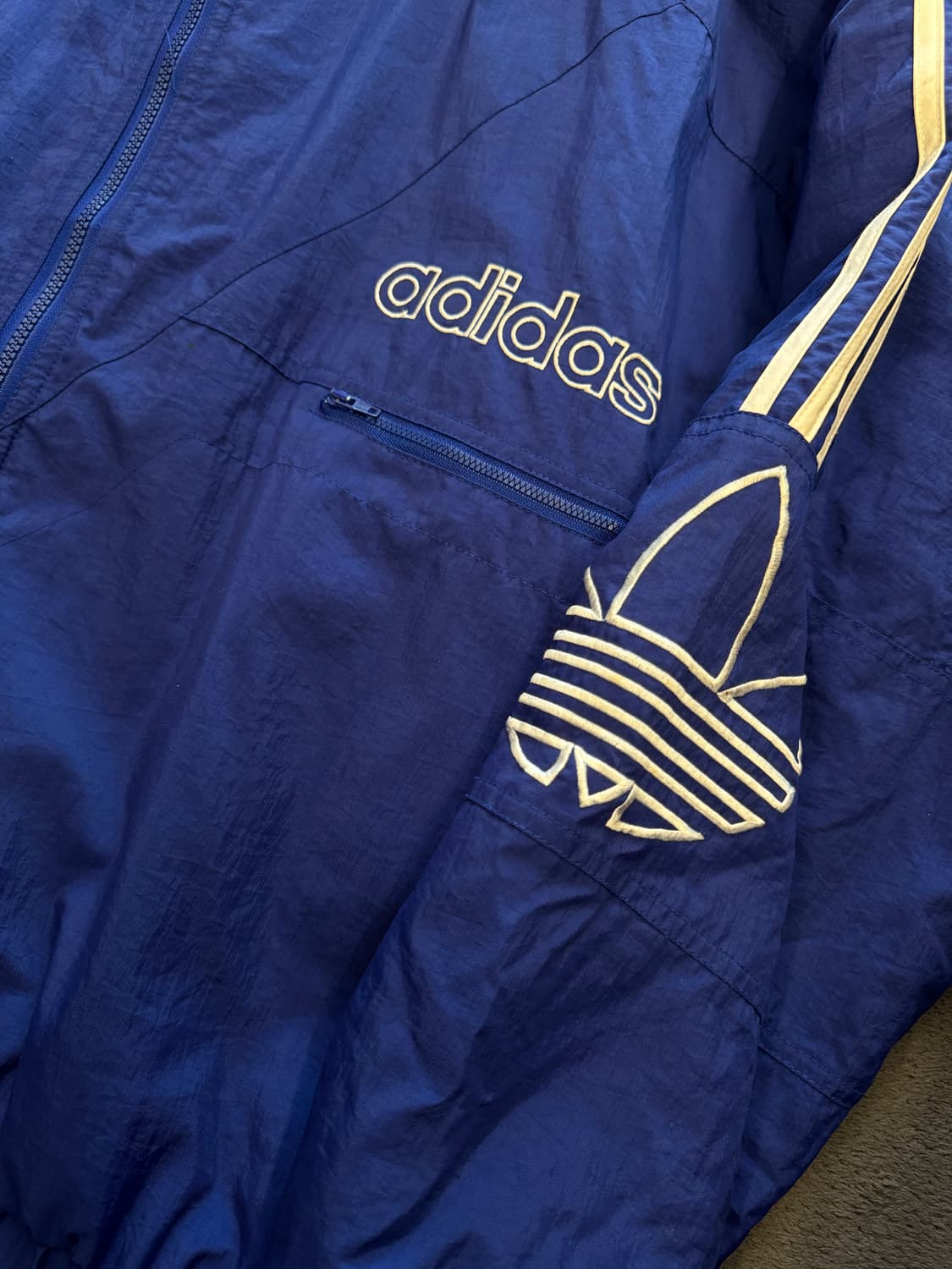 아디다스 올드스쿨 트레포일 방탄 정국 자켓 처분  상품이미지2