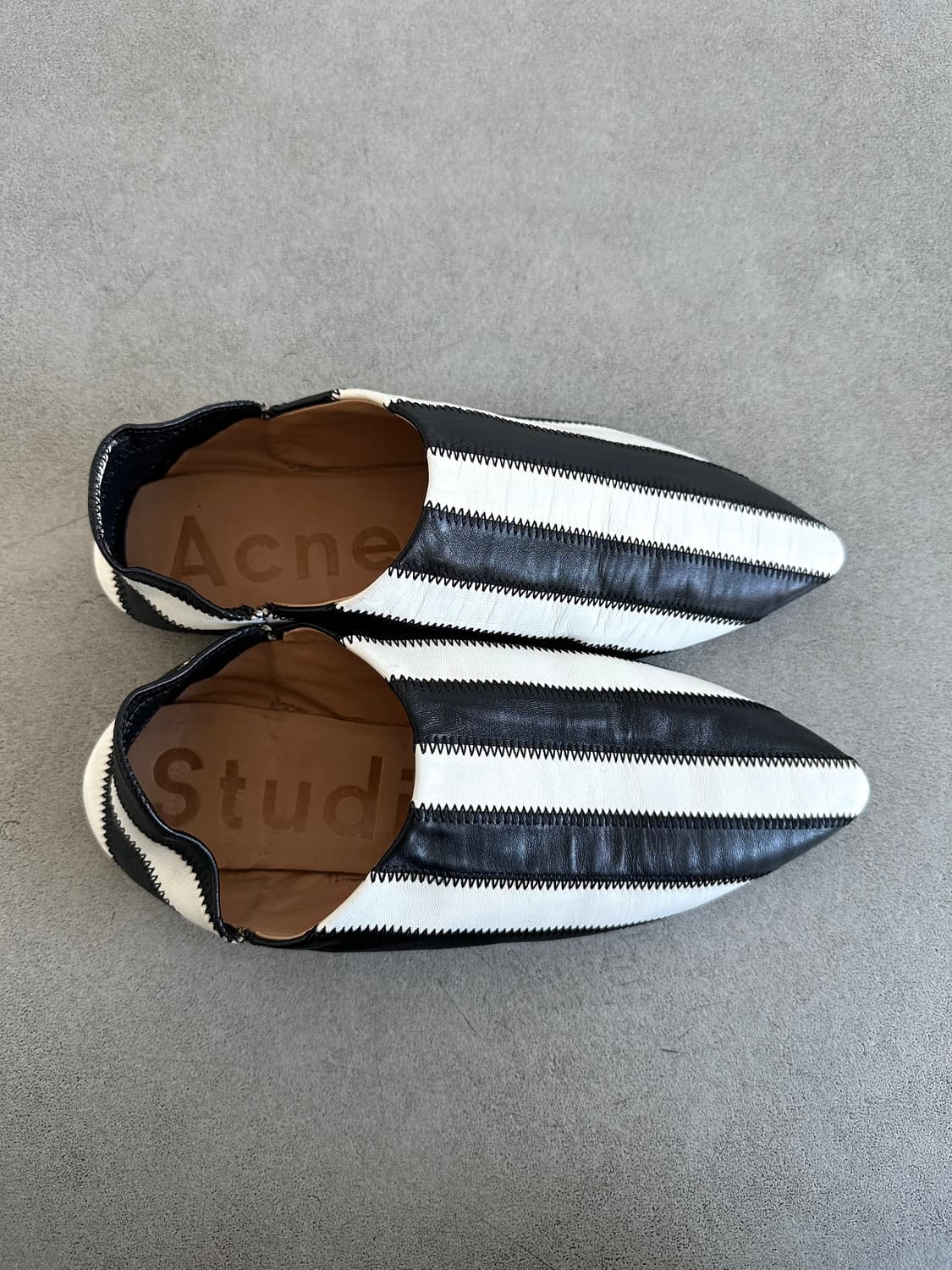 아크네 스튜디오 스트라이프 레더 플랫 뮬 상품이미지4