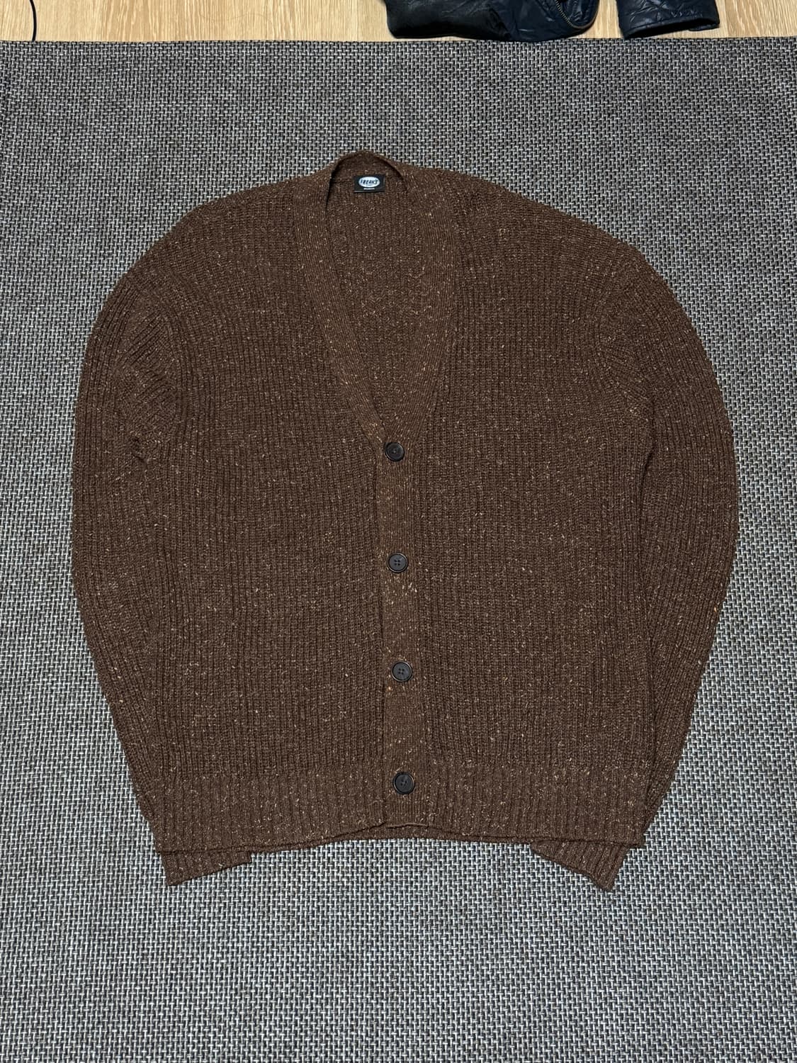 프릭스스토어 아크릴 혼방 브라운 가디건 상품이미지1
