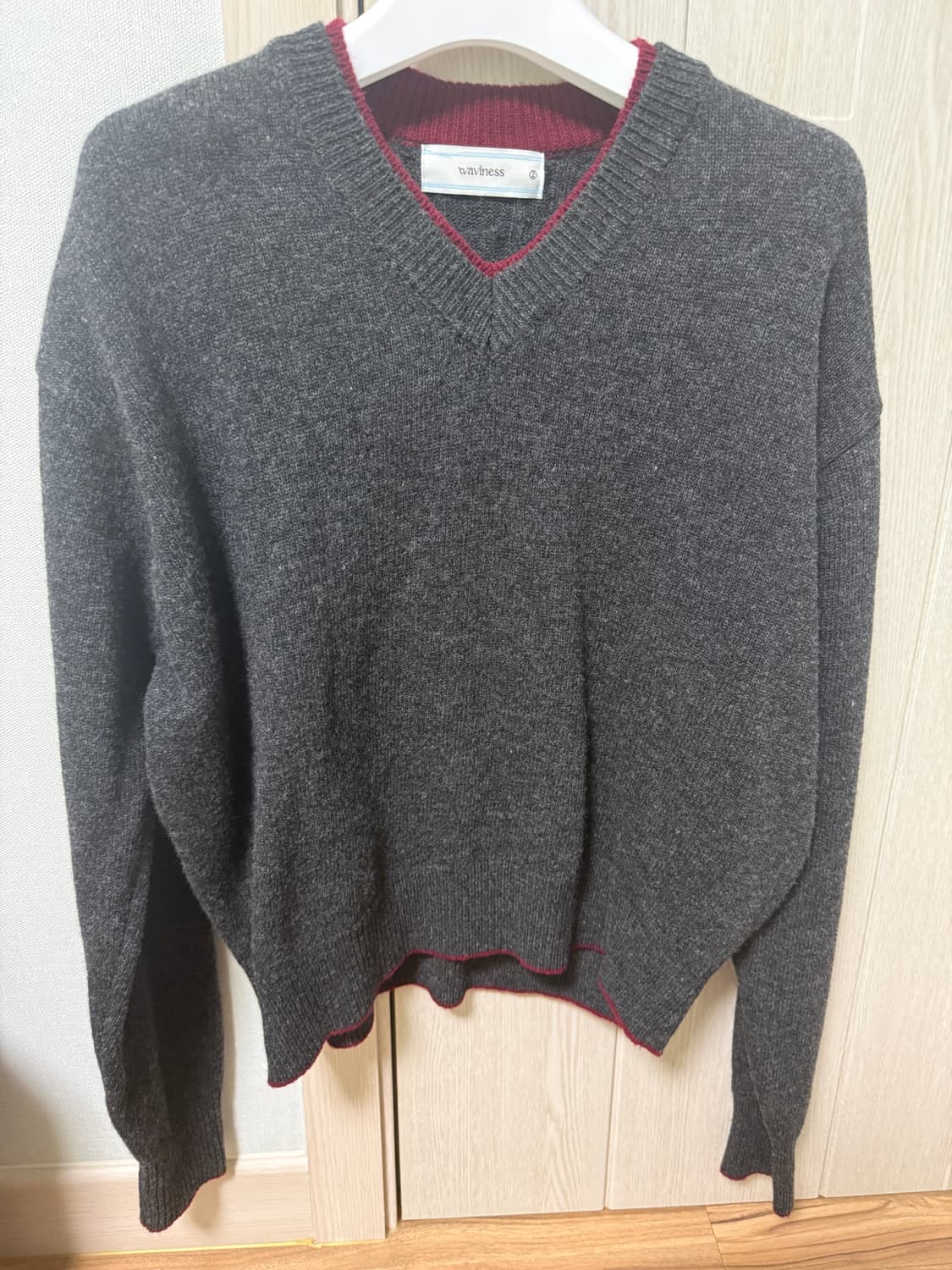 웨이비니스 브이넥 니트 상품이미지2