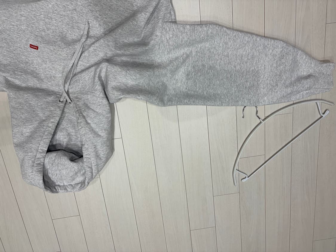 24 SS 슈프림 스몰 박스 후디드 스웻셔츠 XL 팝니다. 상품이미지4