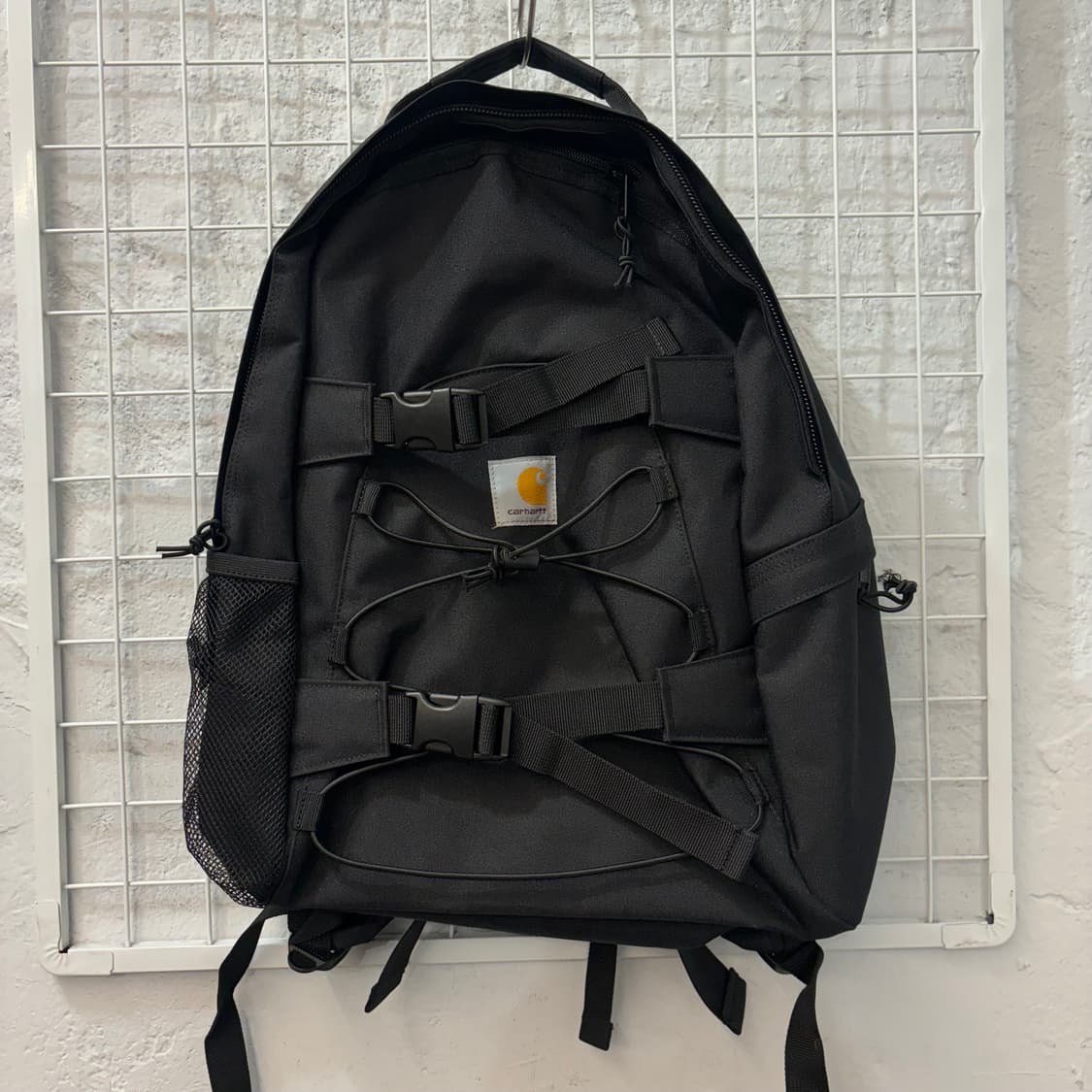 칼하트 WIP 블랙 킥플립 백팩 OS 상품이미지2
