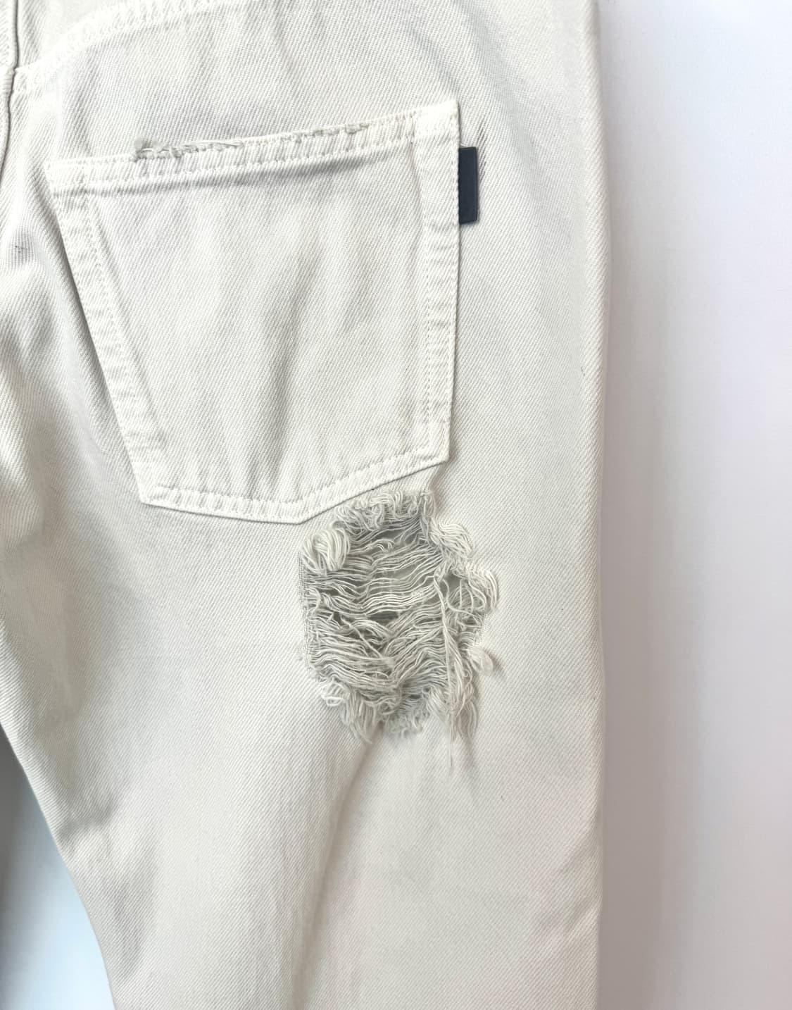 SAINT LAURENT 생로랑 스트레이트 오프화이트 디스트로이드 진 3 상품이미지4