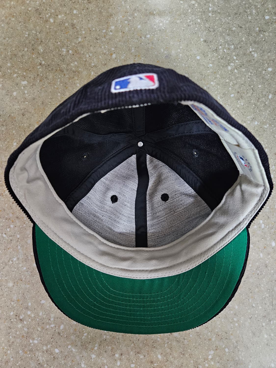 뉴에라 피어오브갓 59FIFTY 코듀로이 사이즈캡 블랙 714 상품이미지6