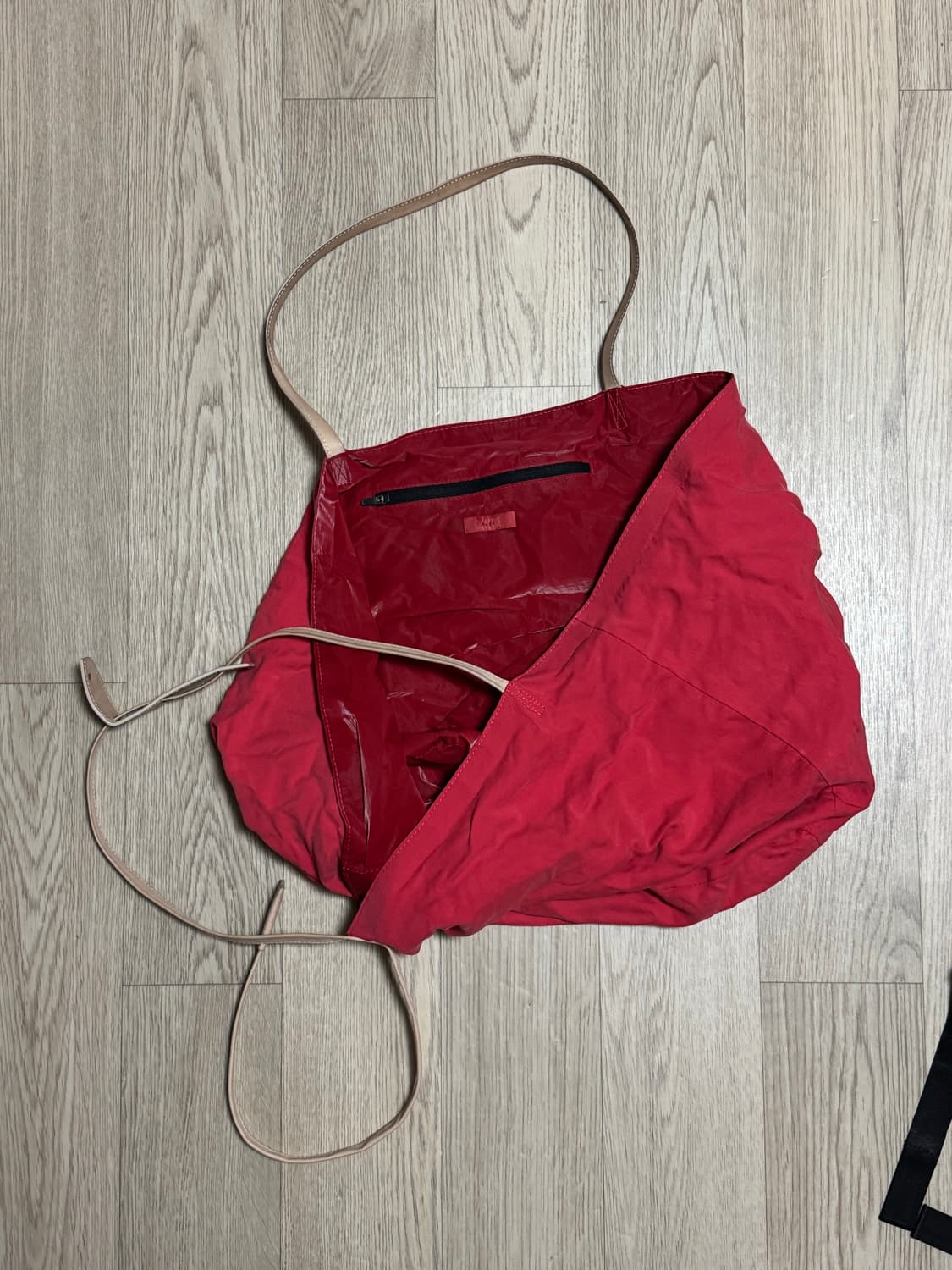 엑슬림 ep.7 시놉시스 가방 레드 숄더백 상품이미지2