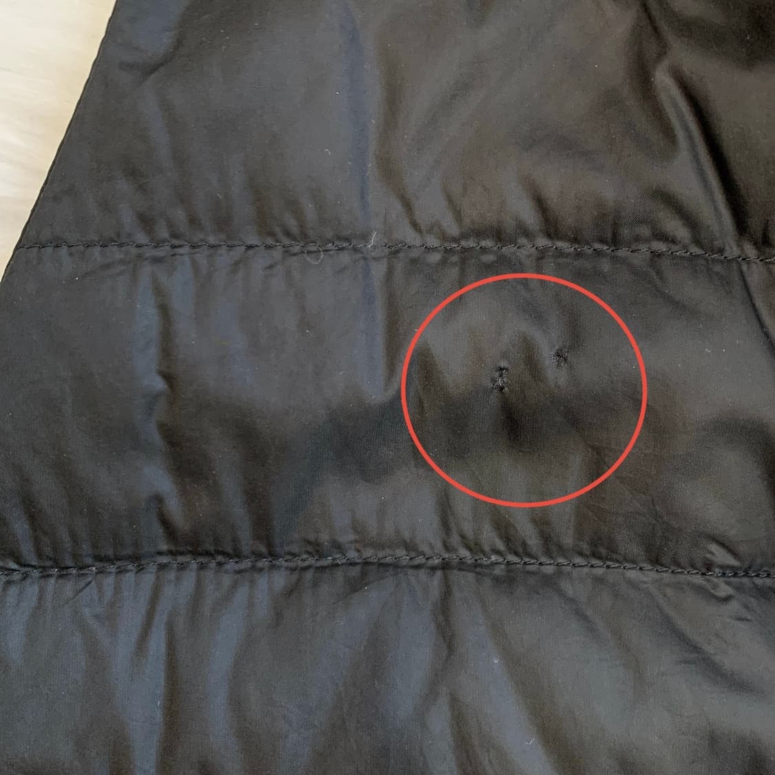 유니클로 브이넥 남성 경량 패딩 1727 상품이미지6