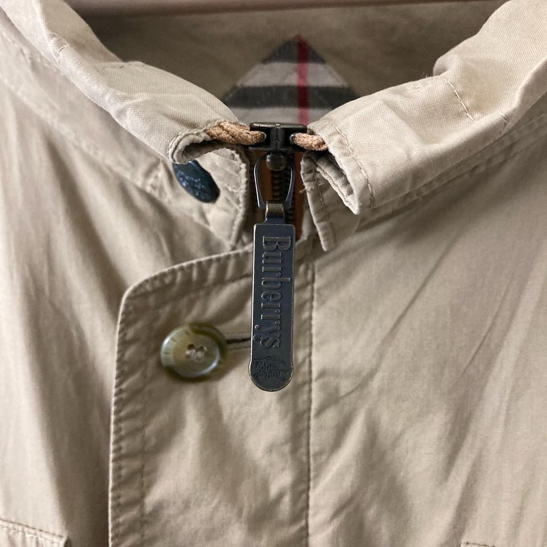 버버리  베이지 멀티포켓 버튼 코튼 미디 사파리 자켓 상품이미지2
