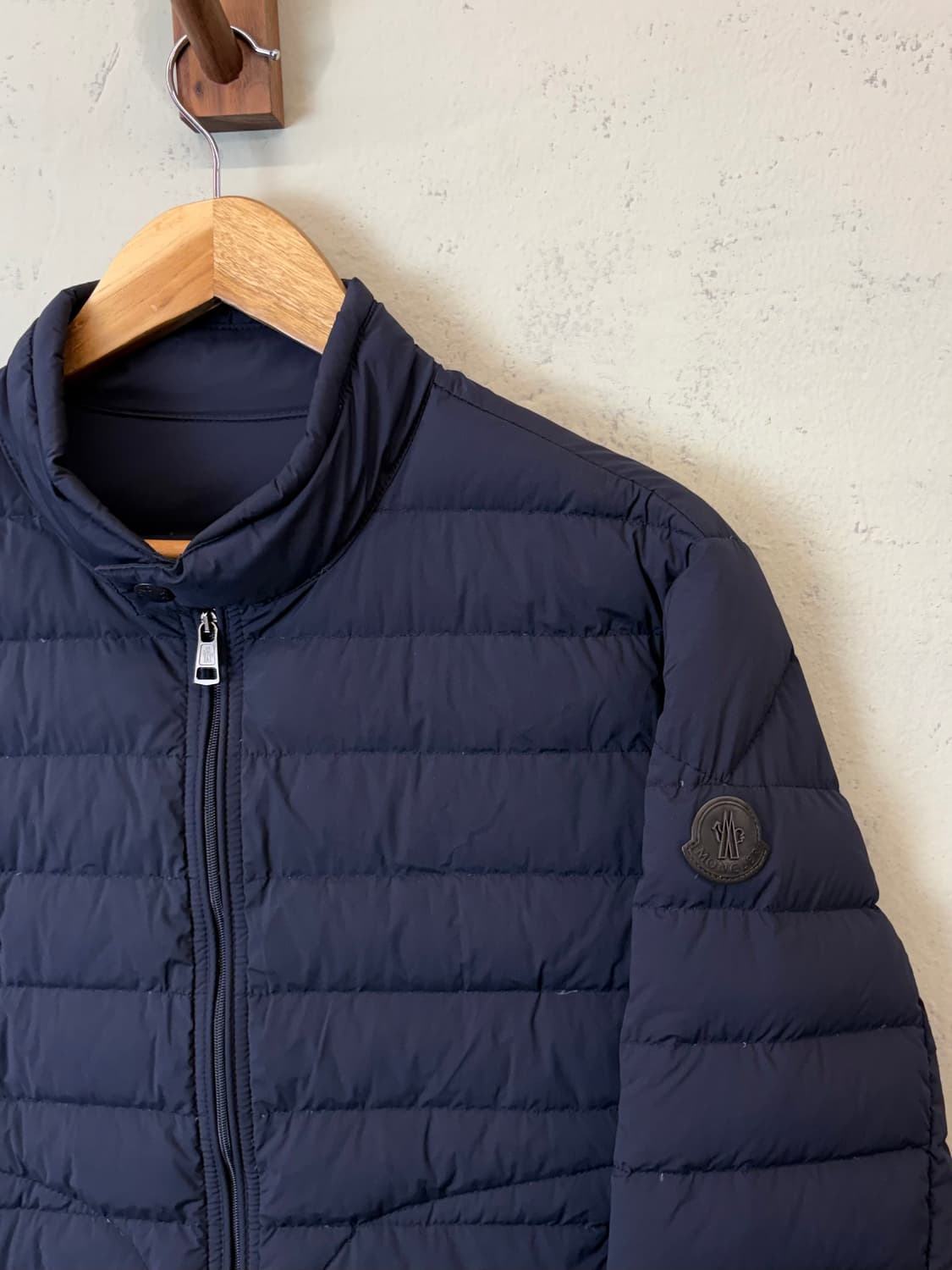 몽클레어 아코루스 구스다운 경량패딩 네이비 상품이미지2