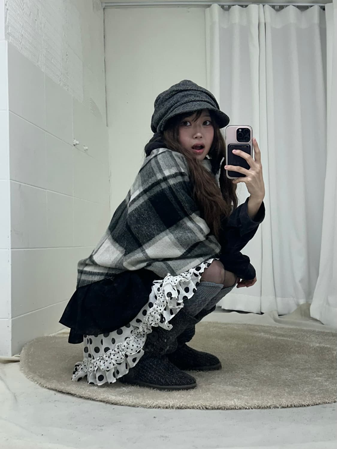 체크 하이넥 케이프 코트 무채색 니혼진 코디세트 상품이미지2