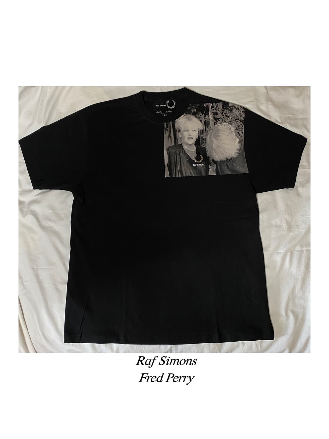 라프시몬스 숄더 그래픽 패치 아카이브 반팔 티셔츠 프레드 페리 상품이미지1