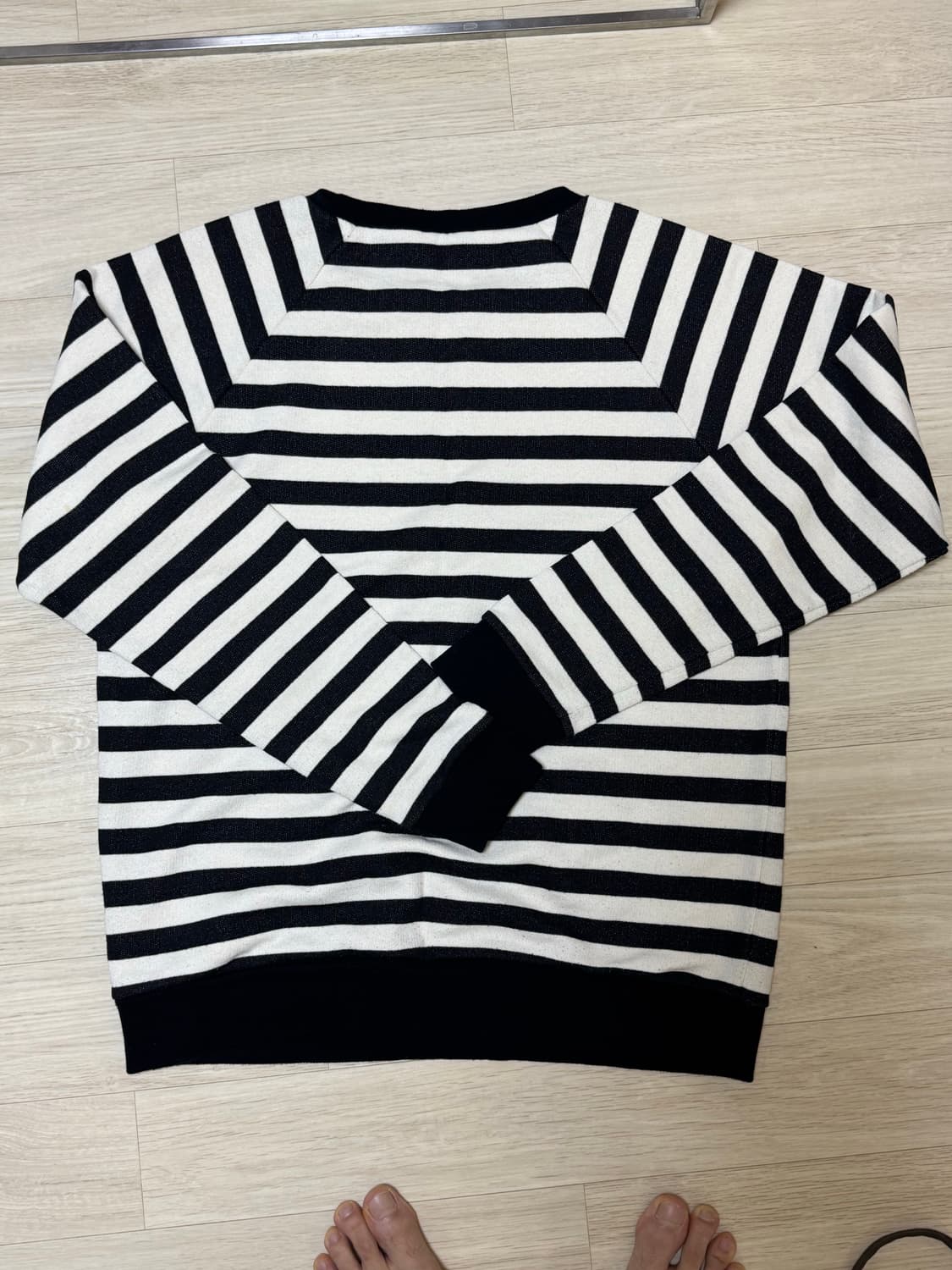 생로랑 니트 맨투맨 단가라 상품이미지3