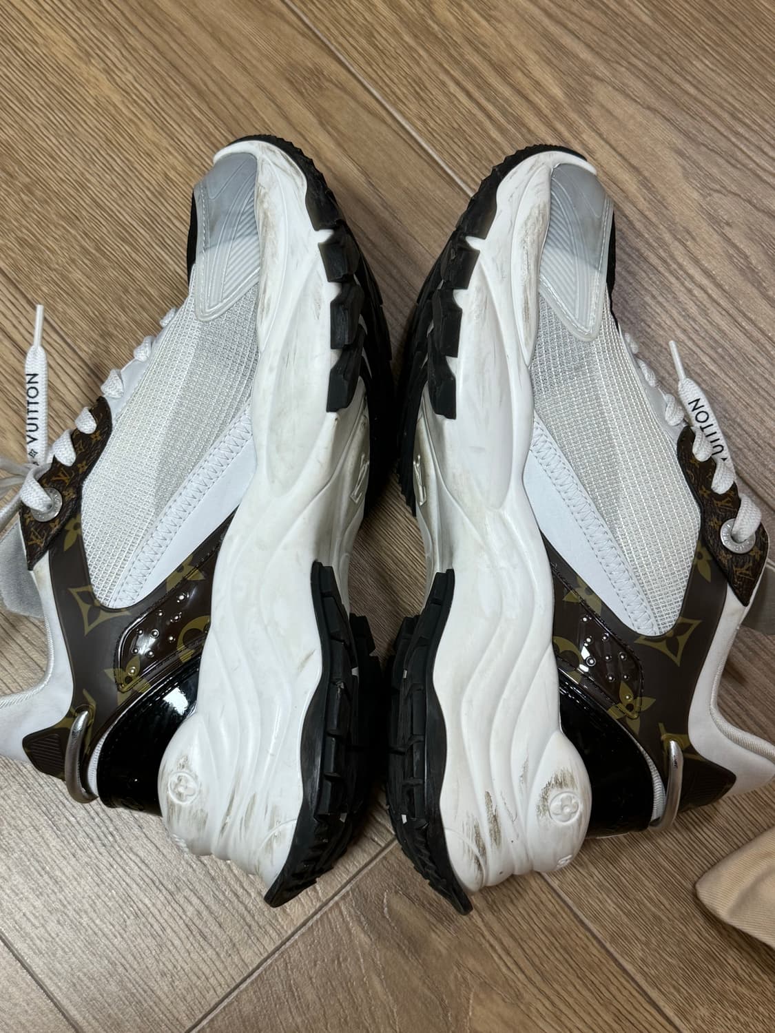 루이비통 런55 36.5 상품이미지4