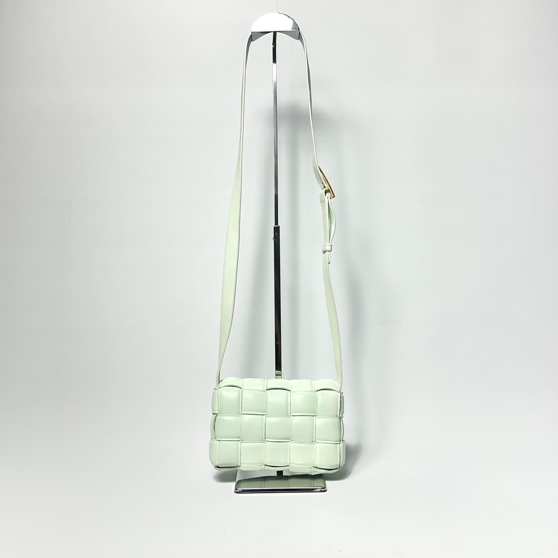 보테가베네타  패디드 카세트 크로스백 상품이미지4