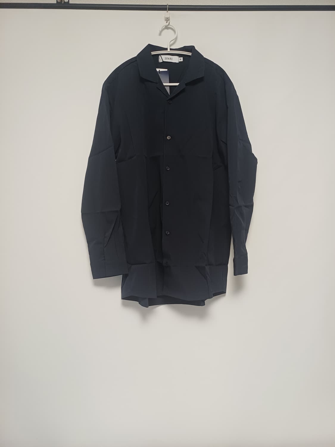 [새상품]수아레(SUARE) 스튜디오 오픈칼라 긴팔셔츠 -[M/네이비] 상품이미지1