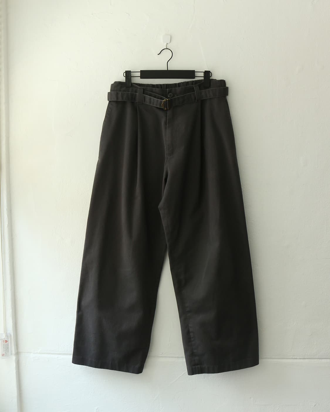 프릭스 스토어 핀턱 트라우저 팬츠 상품이미지3