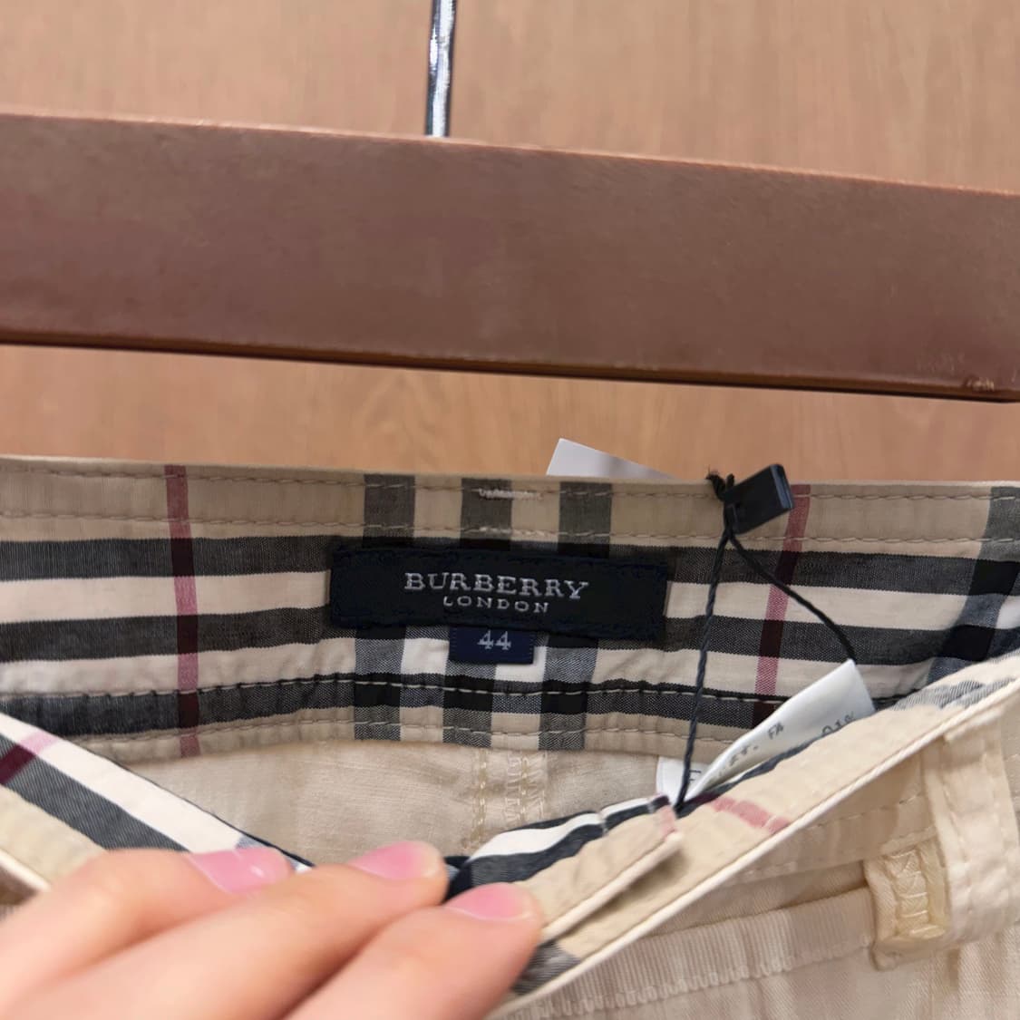 버버리 런던 팬츠 사이드 버튼 장식 포켓 디테일 스트레이트핏 아이보리 상품이미지6