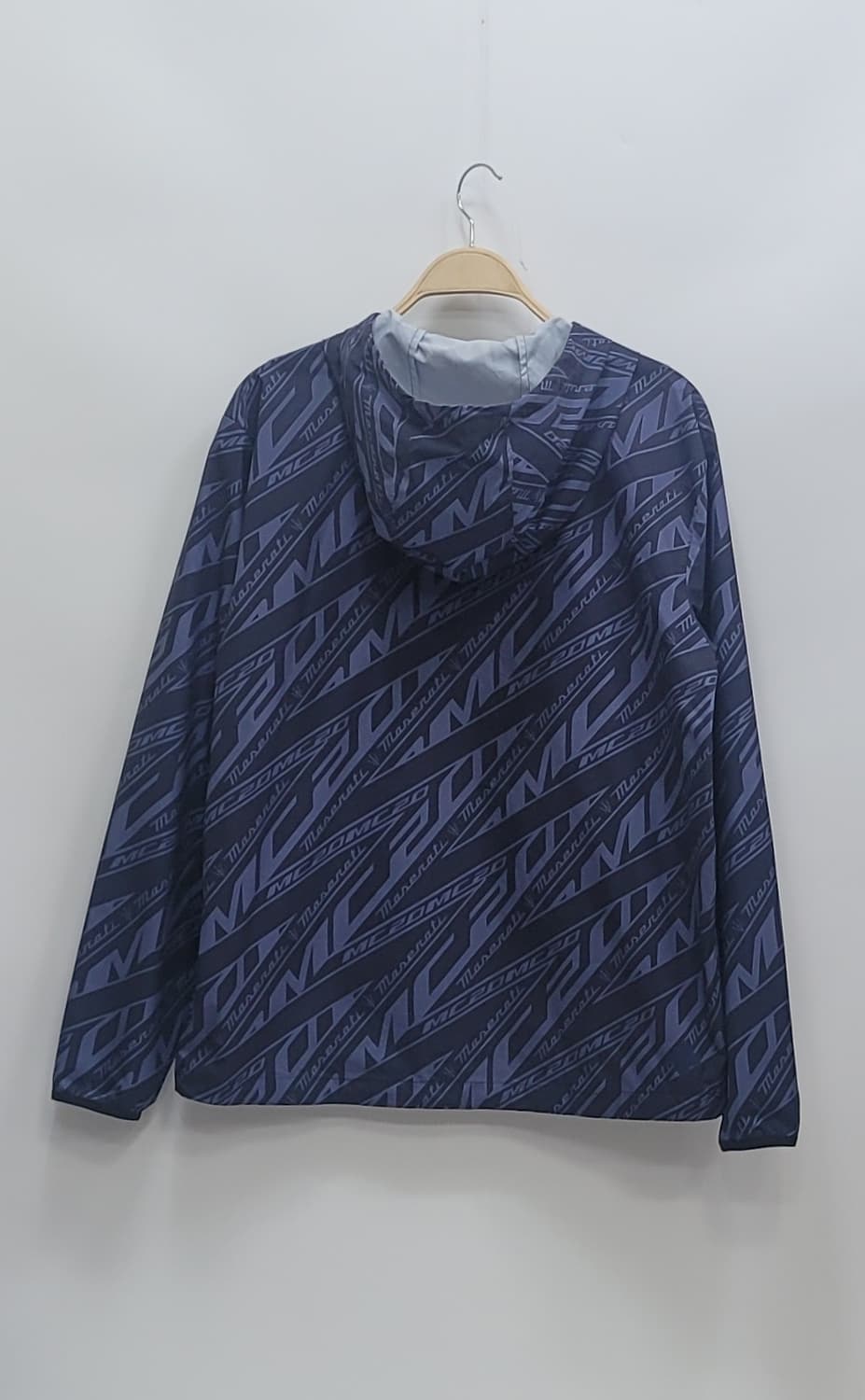 DESCENTE 22년 데상트 X 마세라티MC20 CAMO 후드 바람막이 상품이미지3