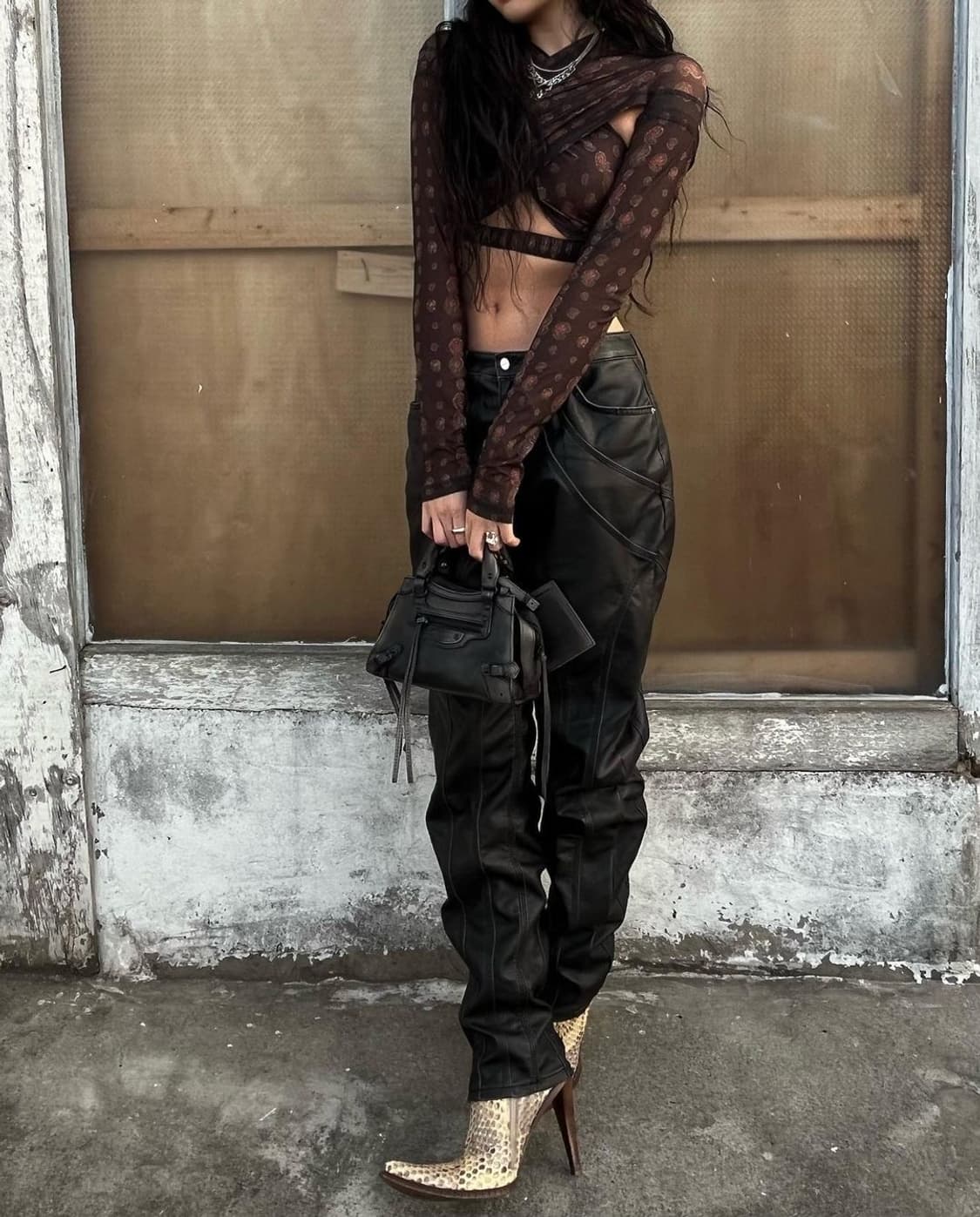 604service acid wash faux leather pants 상품이미지1