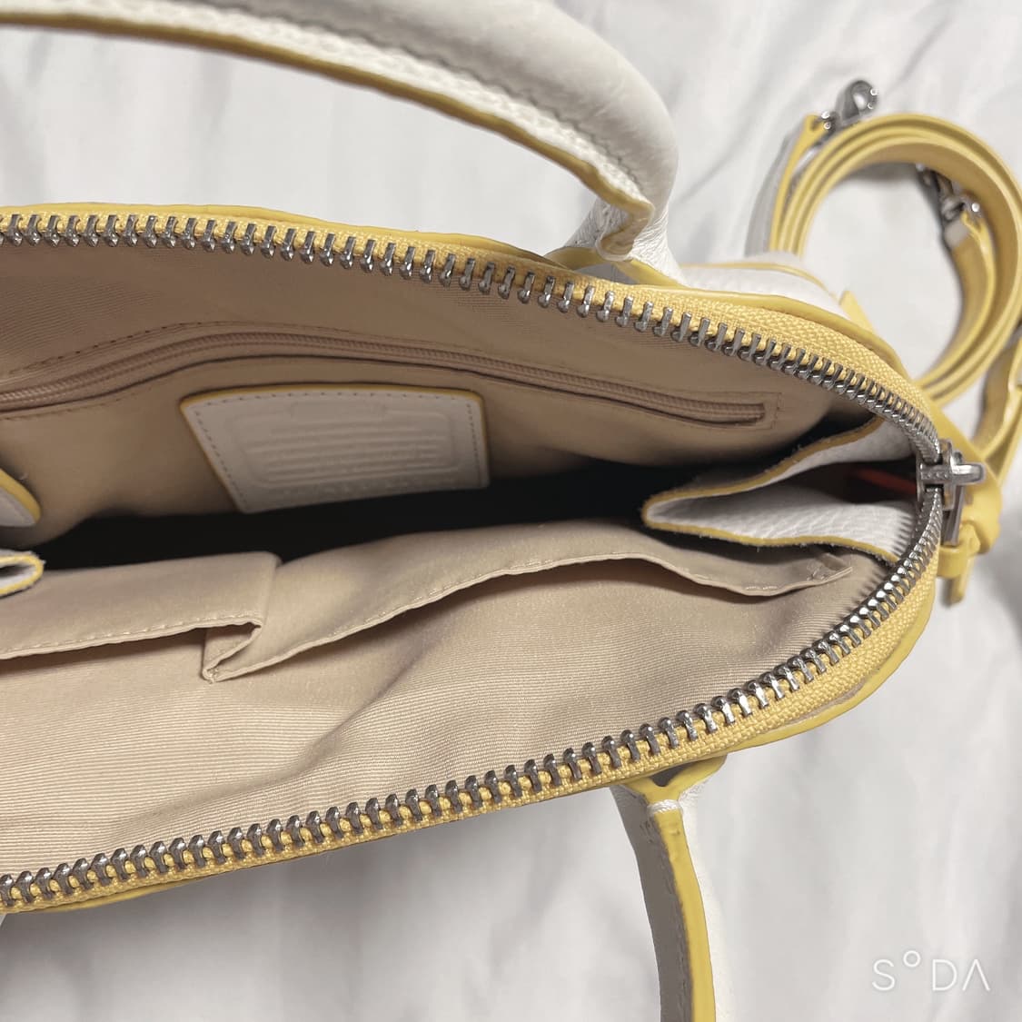 코치 화이트 가죽 토트백 상품이미지8