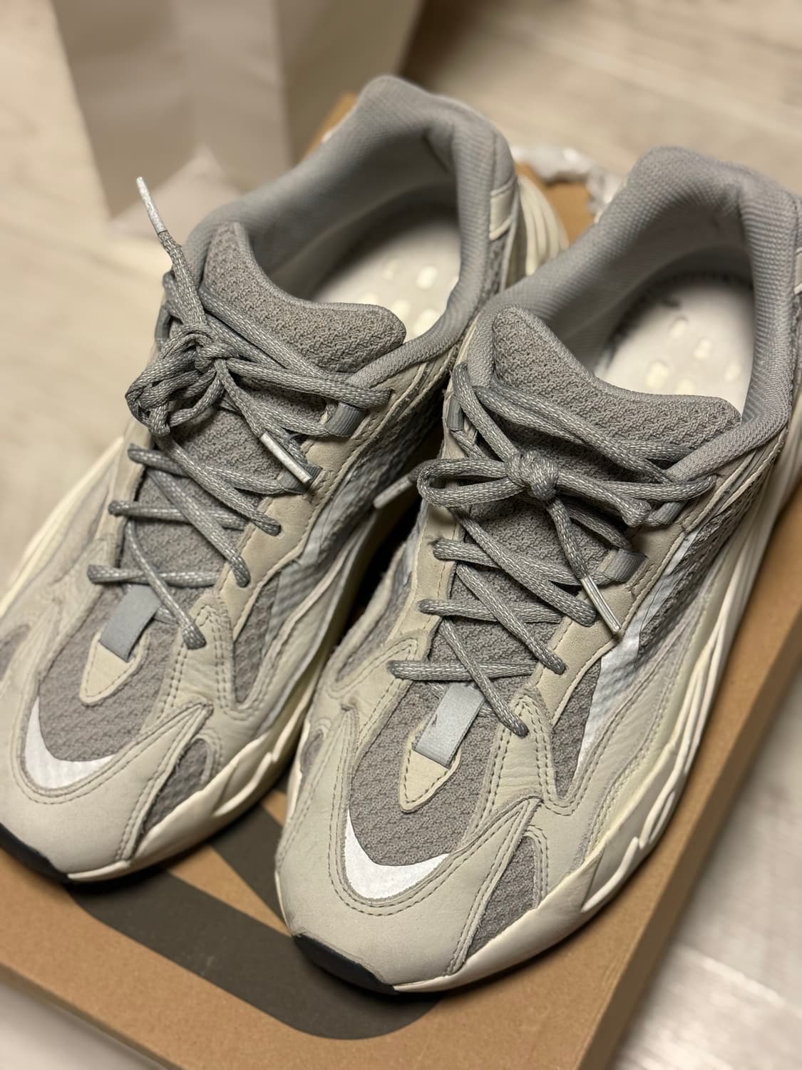 [285] 아디다스 이지 700 스태틱  상품이미지1