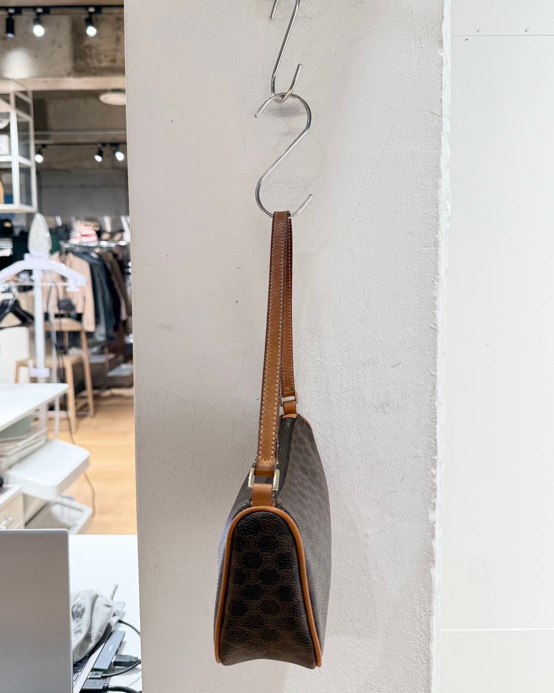 셀린느 브라운 마카담 미니 바게트백  상품이미지4