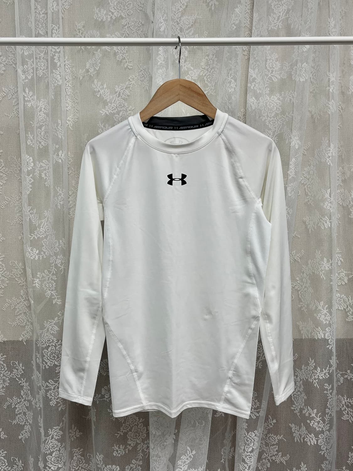 M) 언더아머 여성 기능성 긴팔 티셔츠 아이보리 상품이미지1