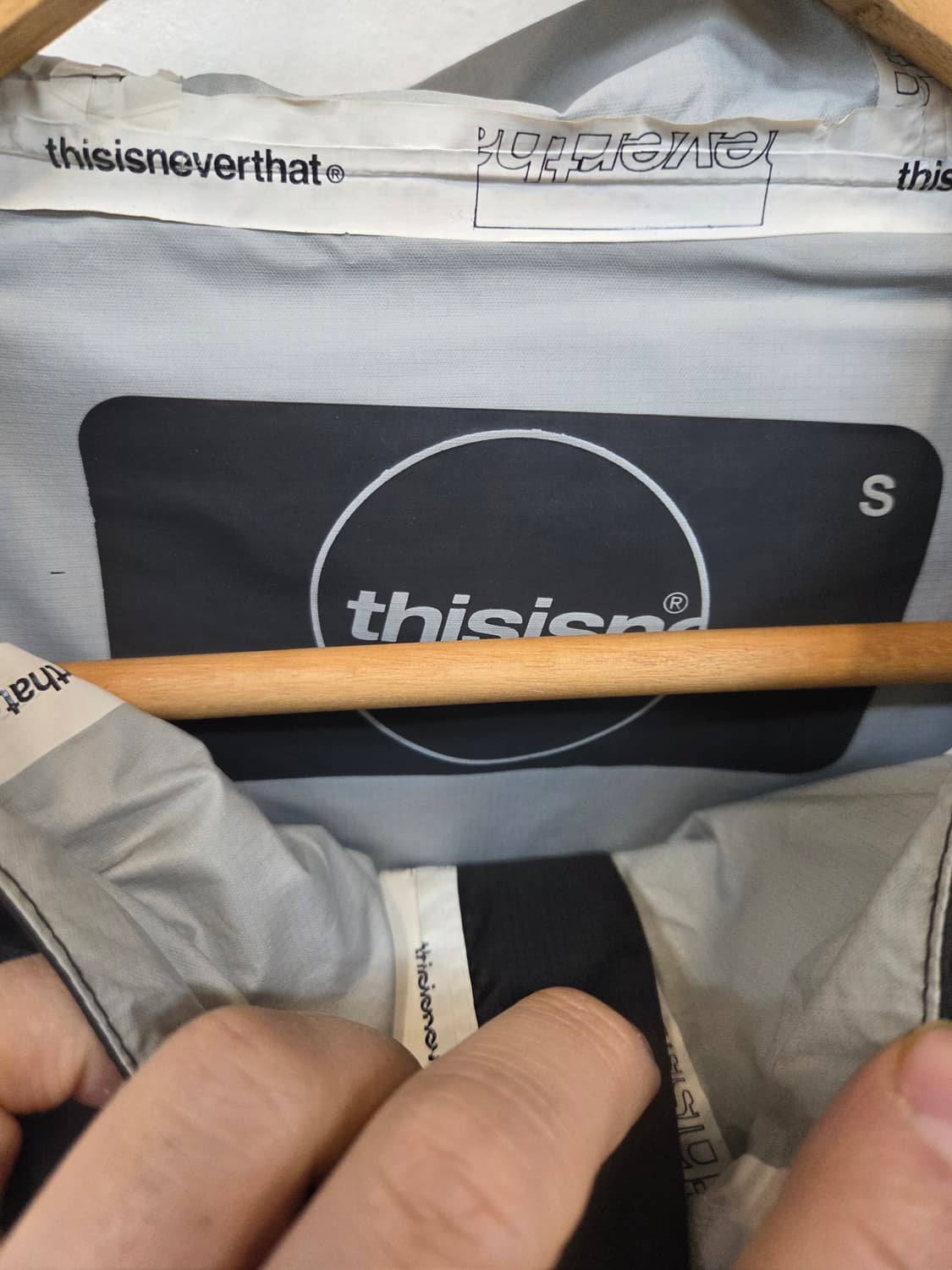 디스이즈네버댓 심실링 테이프드 바람막이 자켓 s 상품이미지3