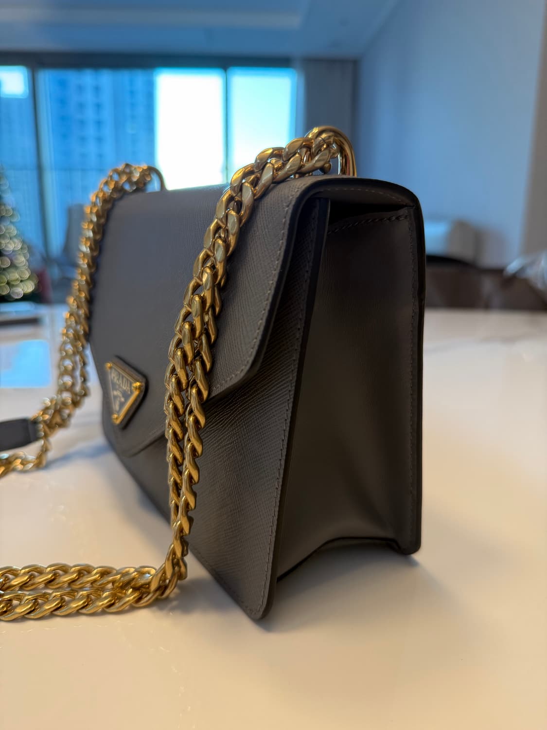 (새상품) 프라다 사피아노 체인백 1BD200 그레이 팝니다 상품이미지2