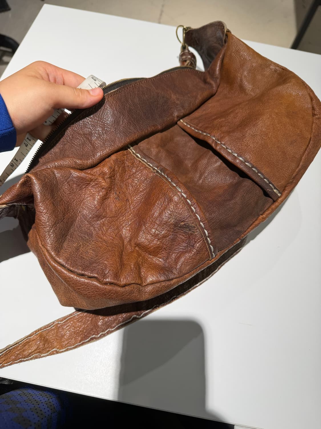 Distressed real leather crescent bag 상품이미지9