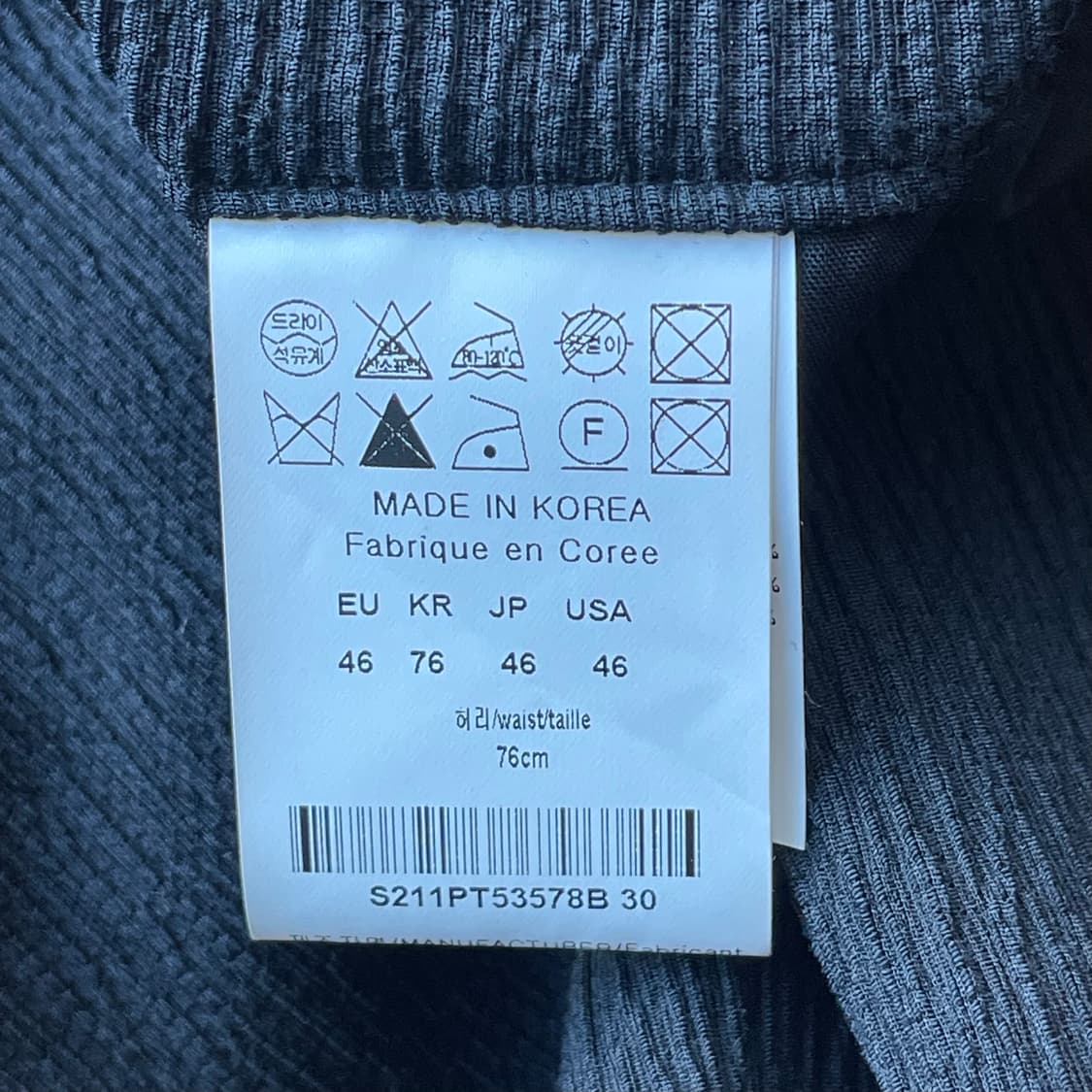 솔리드옴므 블랙 플리츠 세미 와이드 밴딩 팬츠 상품이미지5