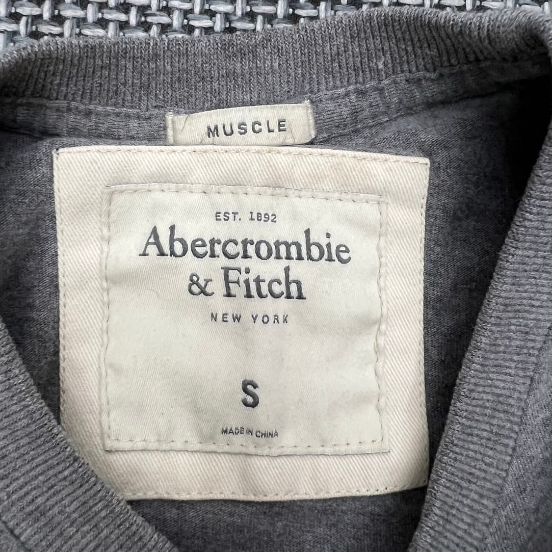 아베크롬비 그레이 티셔츠 상품이미지2