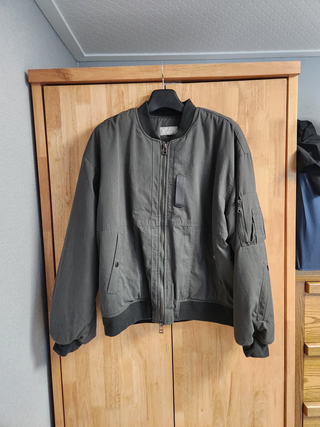 비긴202 Nycot Washed Ma-1 Jumper 차콜 3사 상품이미지1