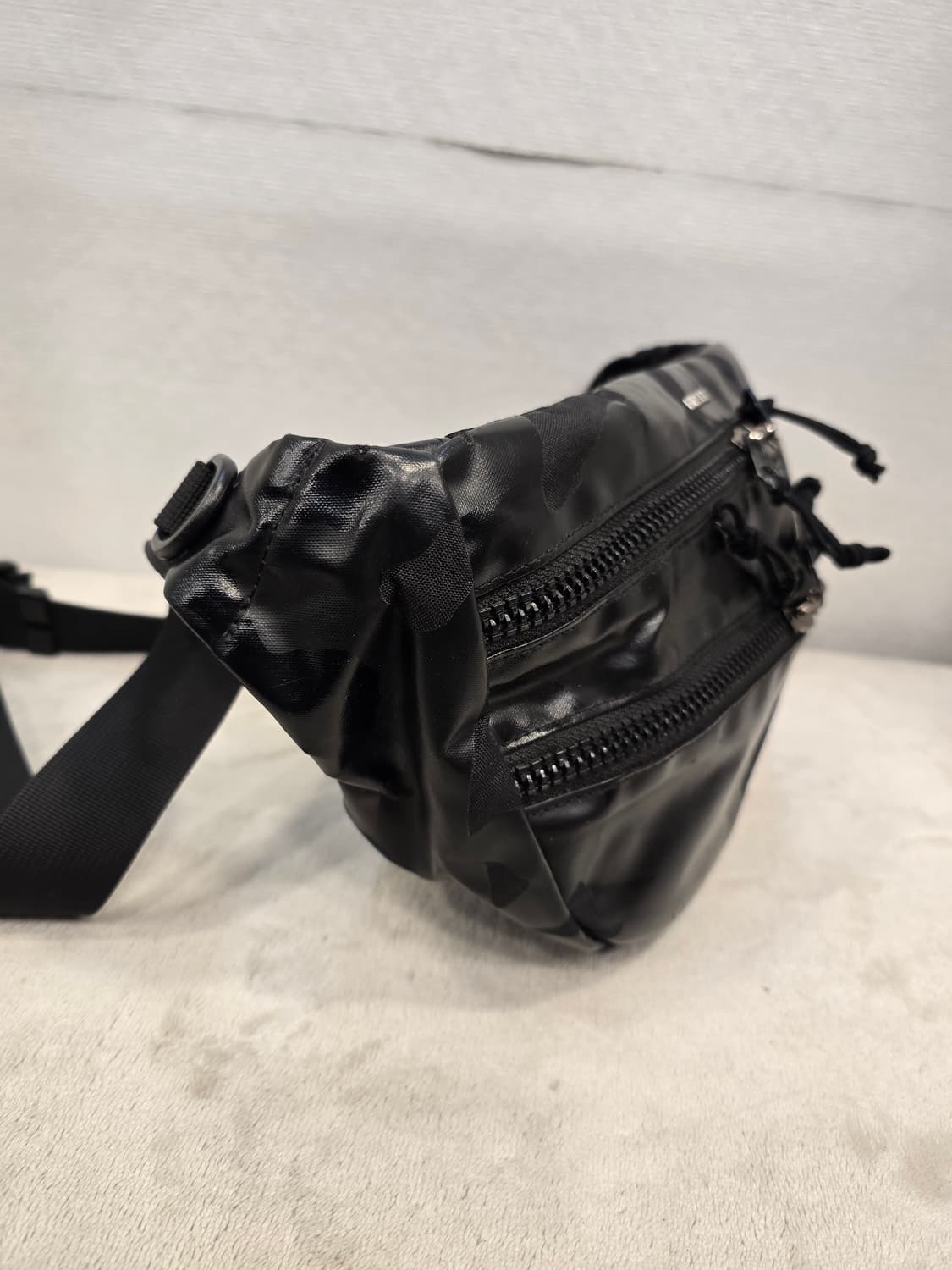 디젤 블랙 카모 슬링백 크로스백 상품이미지3