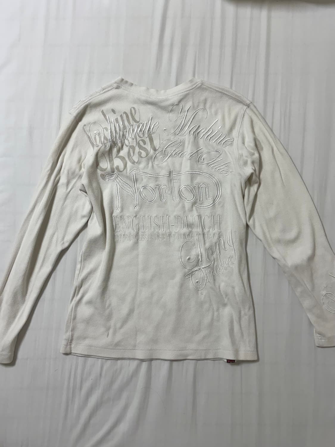 Norton 자수 디테일 롱슬리브 긴팔티 상품이미지2