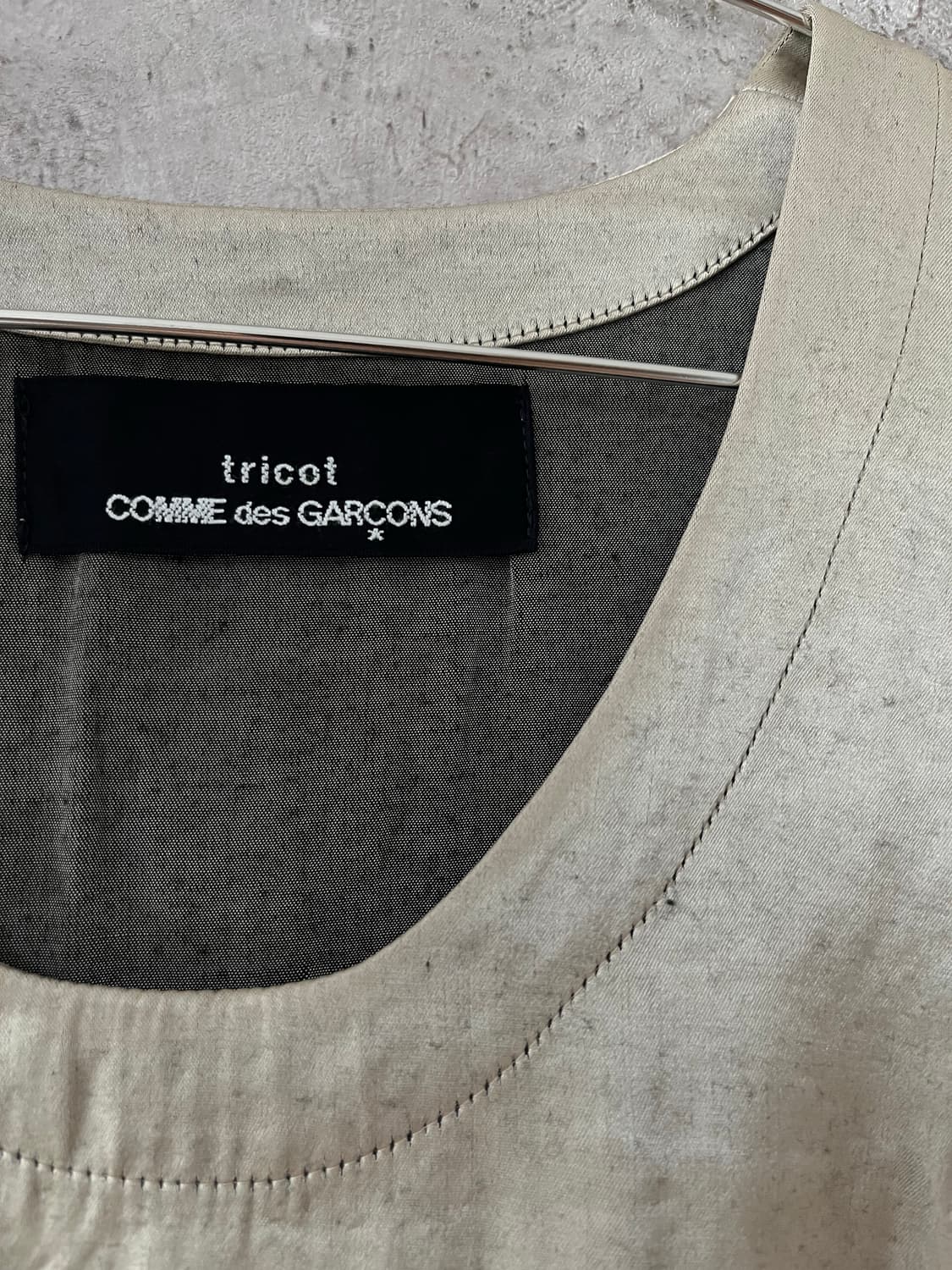 꼼데가르송 아시메트릭 컷 벨벳 슬리브리스 탑 상품이미지10