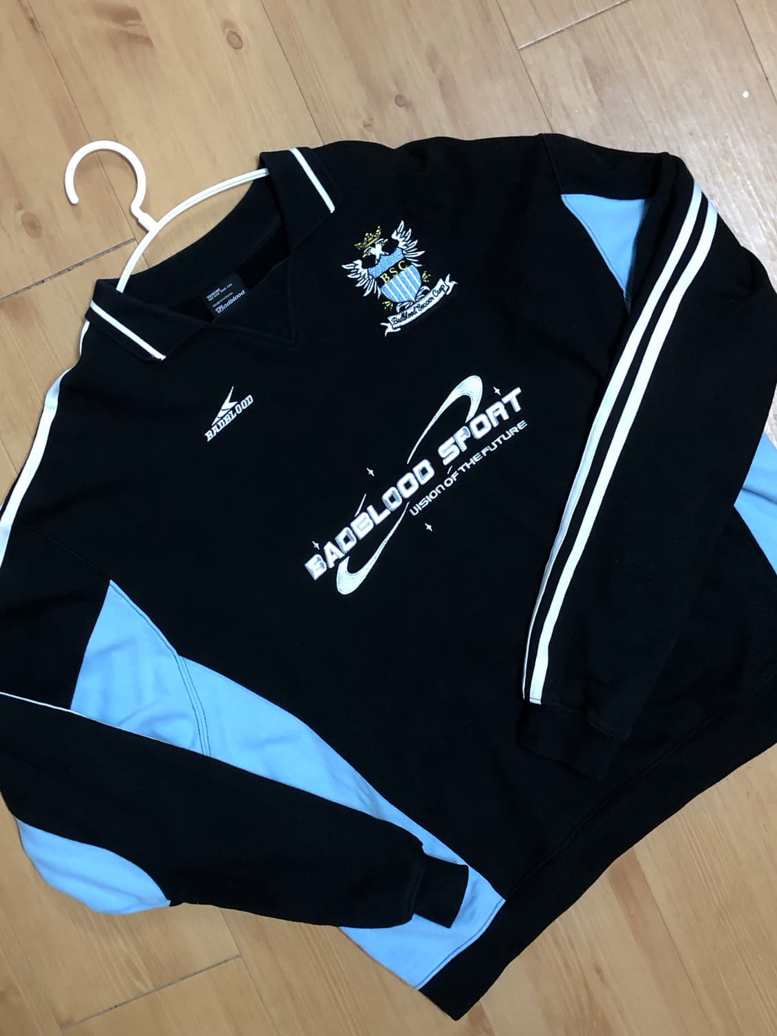 배드블러드 BSC 싸커 캠프 패널 맨투맨 블랙 상품이미지3