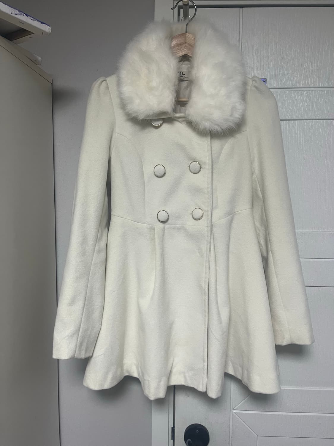 히메갸루 핀터 화이트 코트 상품이미지1