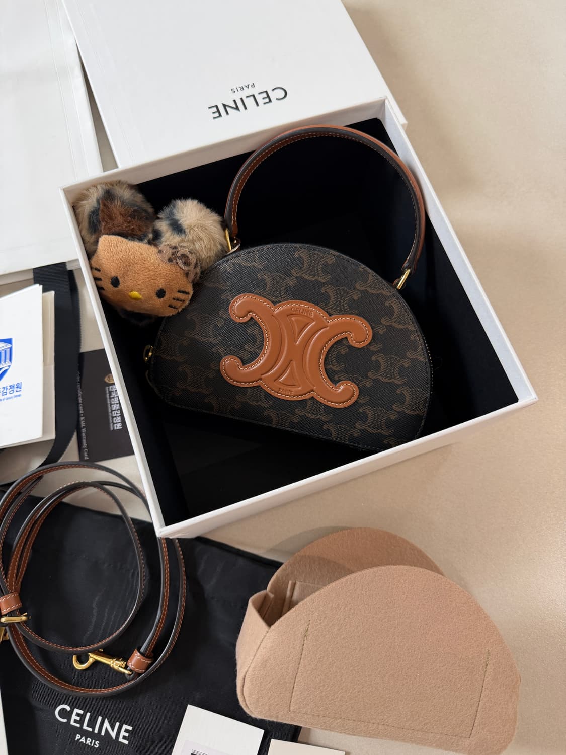 정품 셀린느 하프문 케이스 상품이미지2