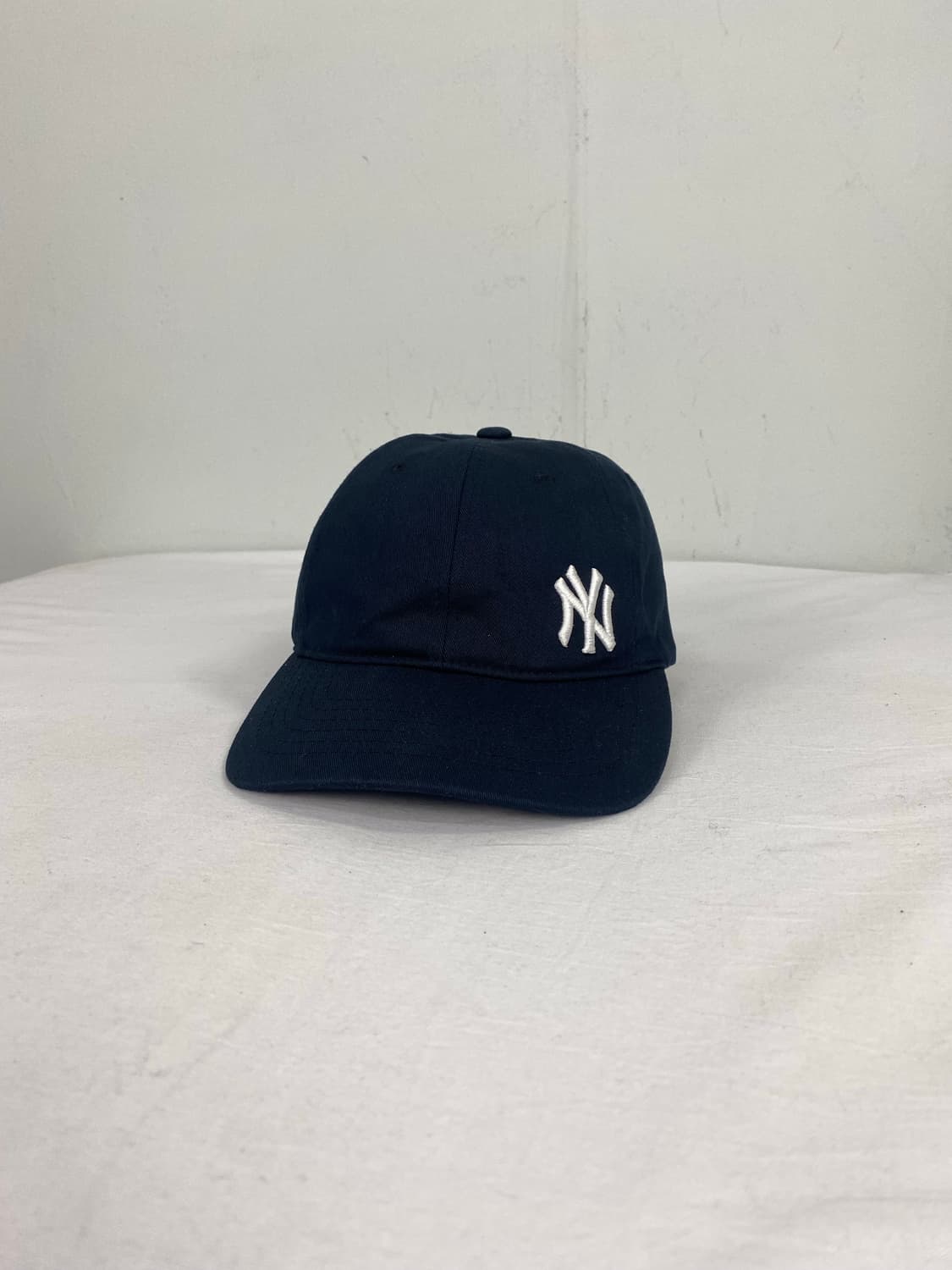 MLB 뉴욕양키스 네이비 사이드로고 우먼스 볼캡  상품이미지1